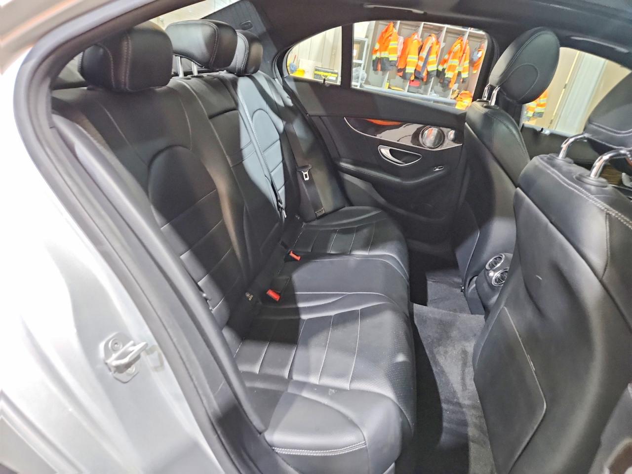2015 Mercedes-benz C 300 4matic Silver vin: 55SWF4KB9FU020108