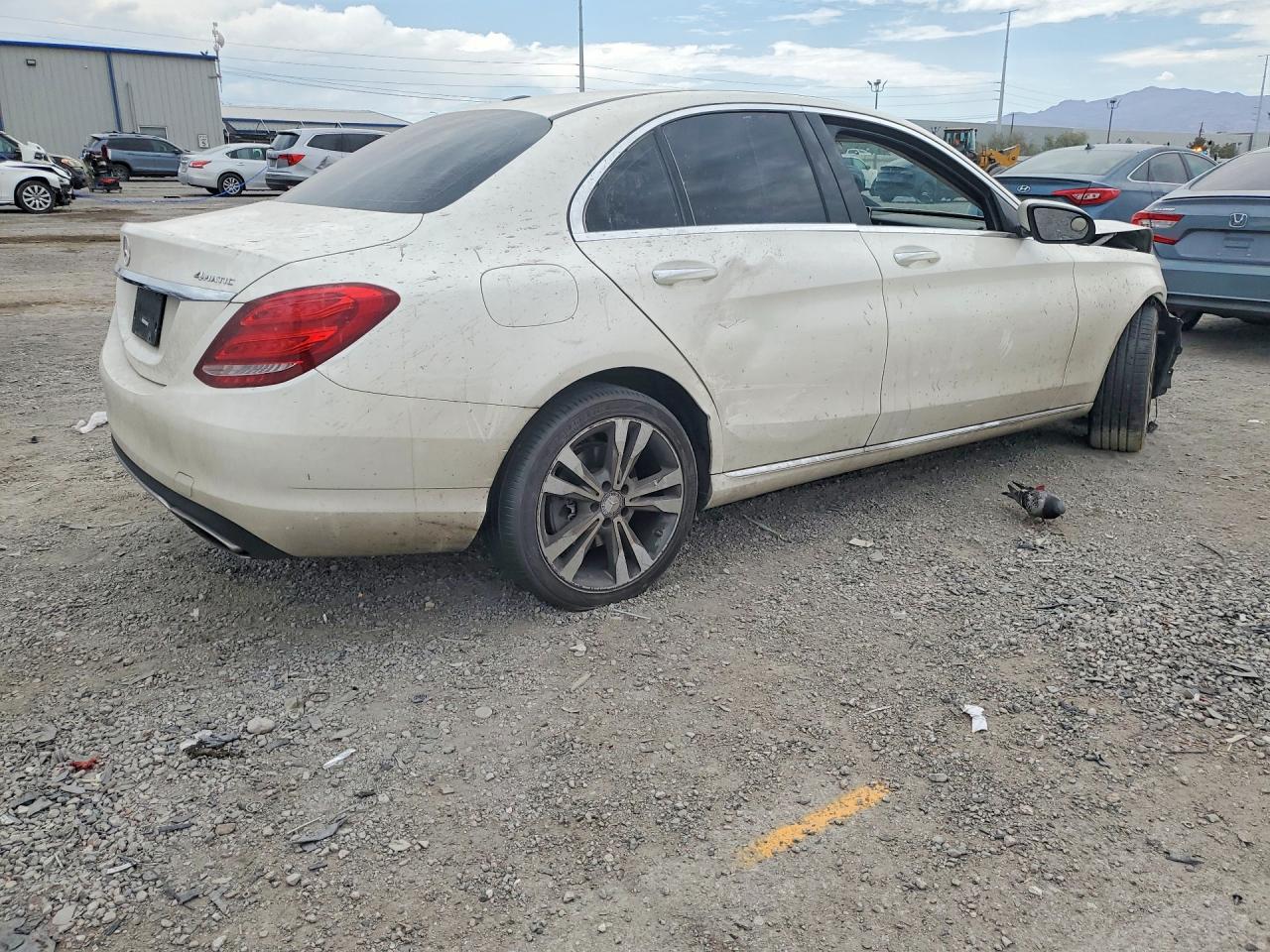 2015 Mercedes-benz C 300 4matic White vin: 55SWF4KB9FU031304