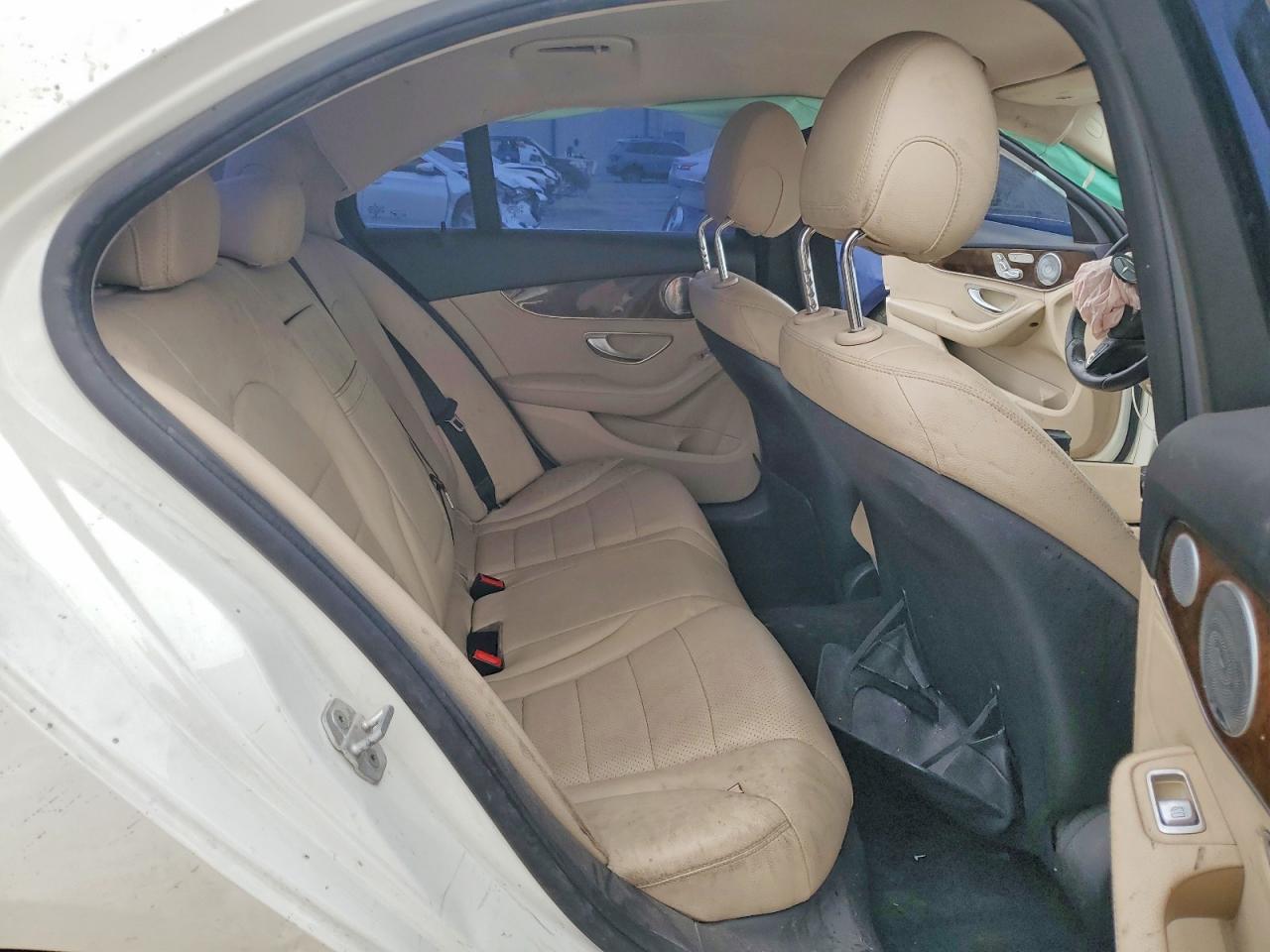 2015 Mercedes-benz C 300 4matic White vin: 55SWF4KB9FU031304