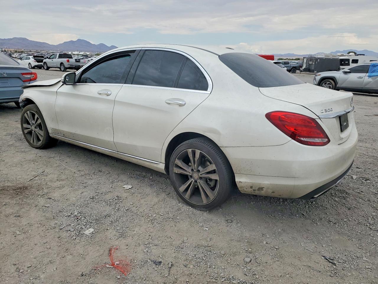 2015 Mercedes-benz C 300 4matic White vin: 55SWF4KB9FU031304