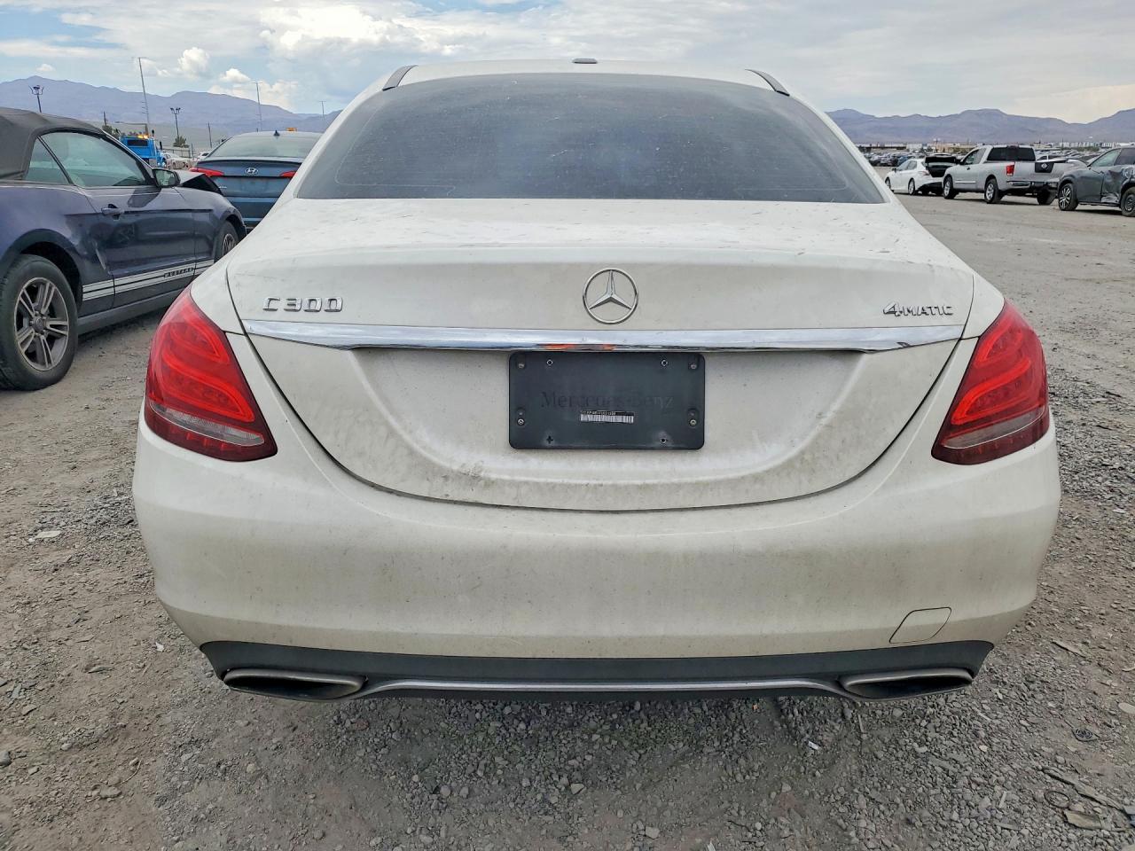 2015 Mercedes-benz C 300 4matic White vin: 55SWF4KB9FU031304