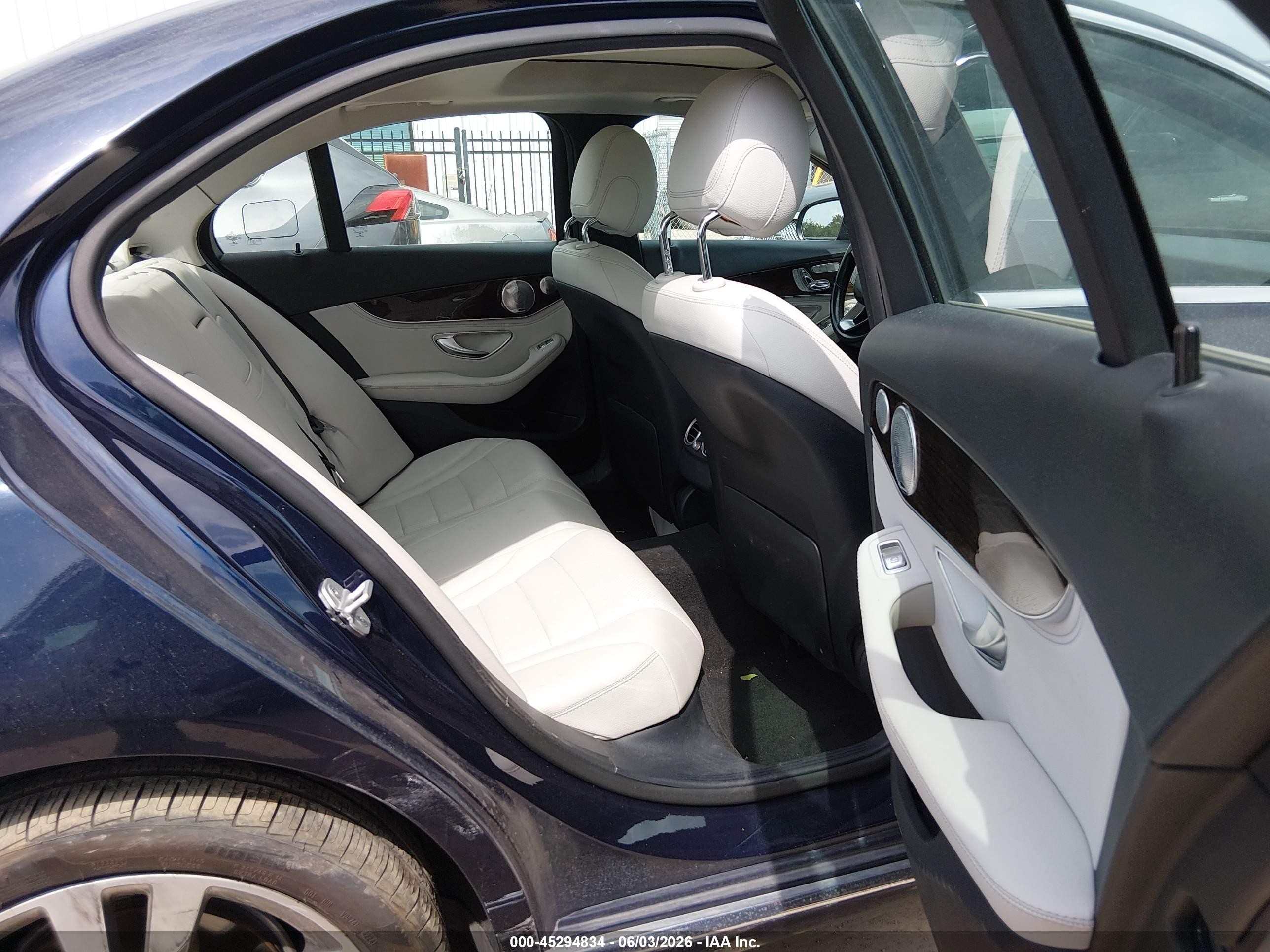 2015 Mercedes-benz C 300 4matic Blue vin: 55SWF4KB9FU031500
