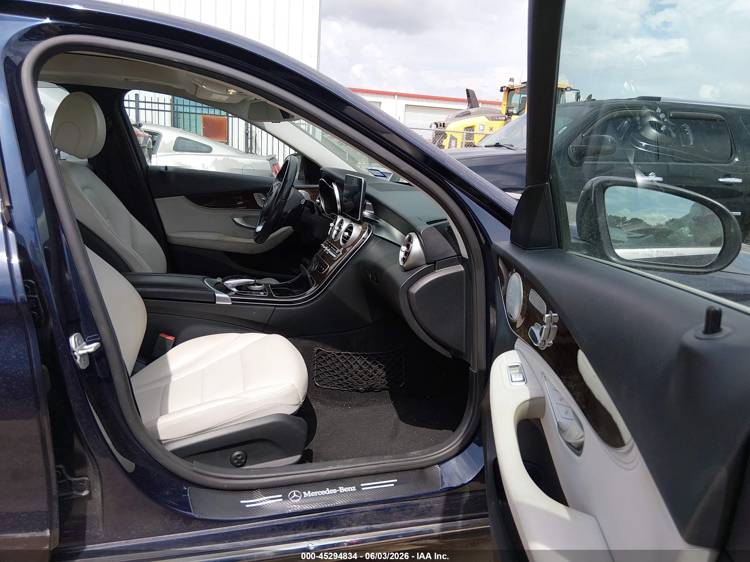 2015 Mercedes-benz C 300 4matic Blue vin: 55SWF4KB9FU031500