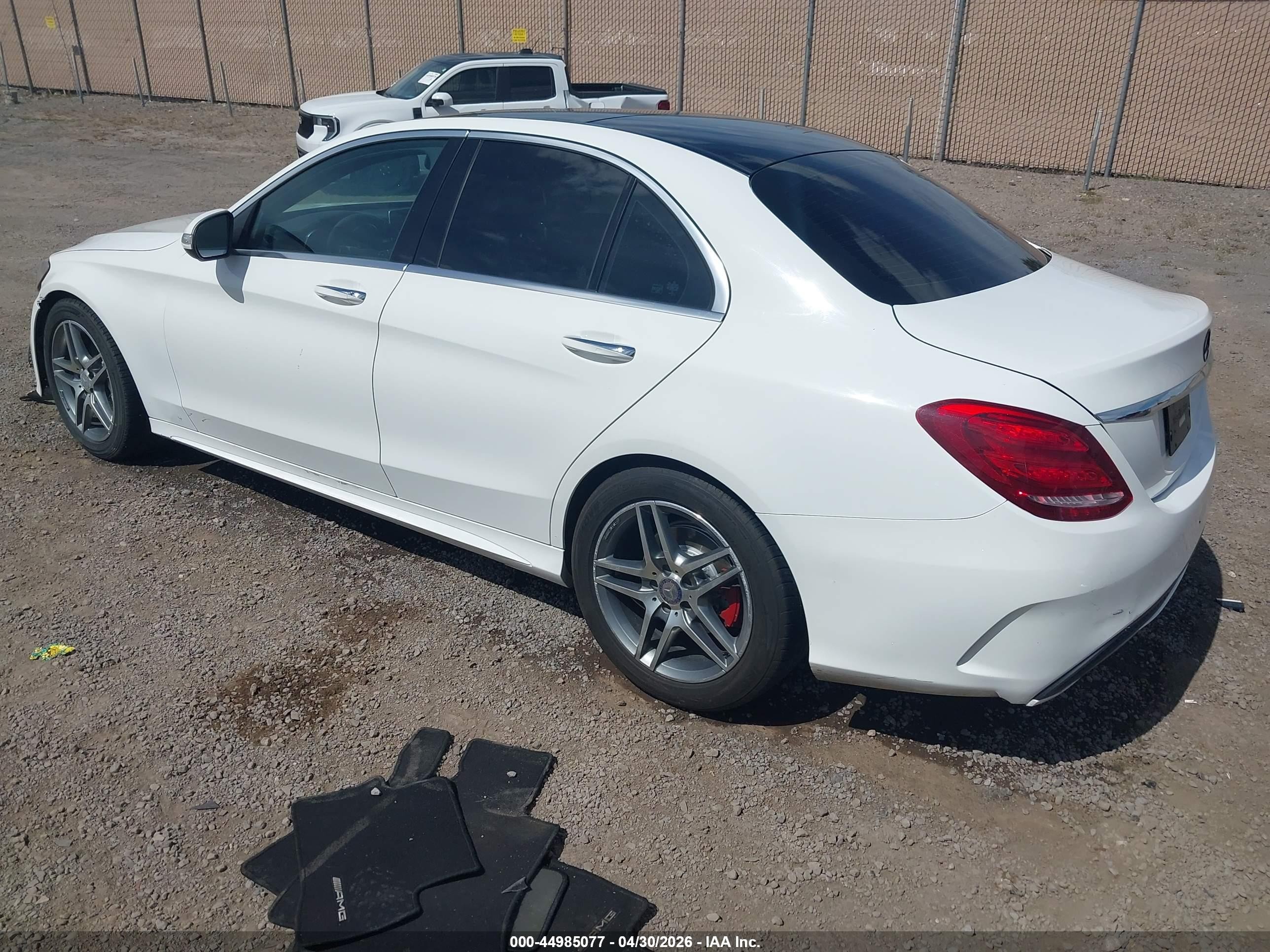 2015 Mercedes-benz C 300 Sport 4matic White vin: 55SWF4KB9FU032341