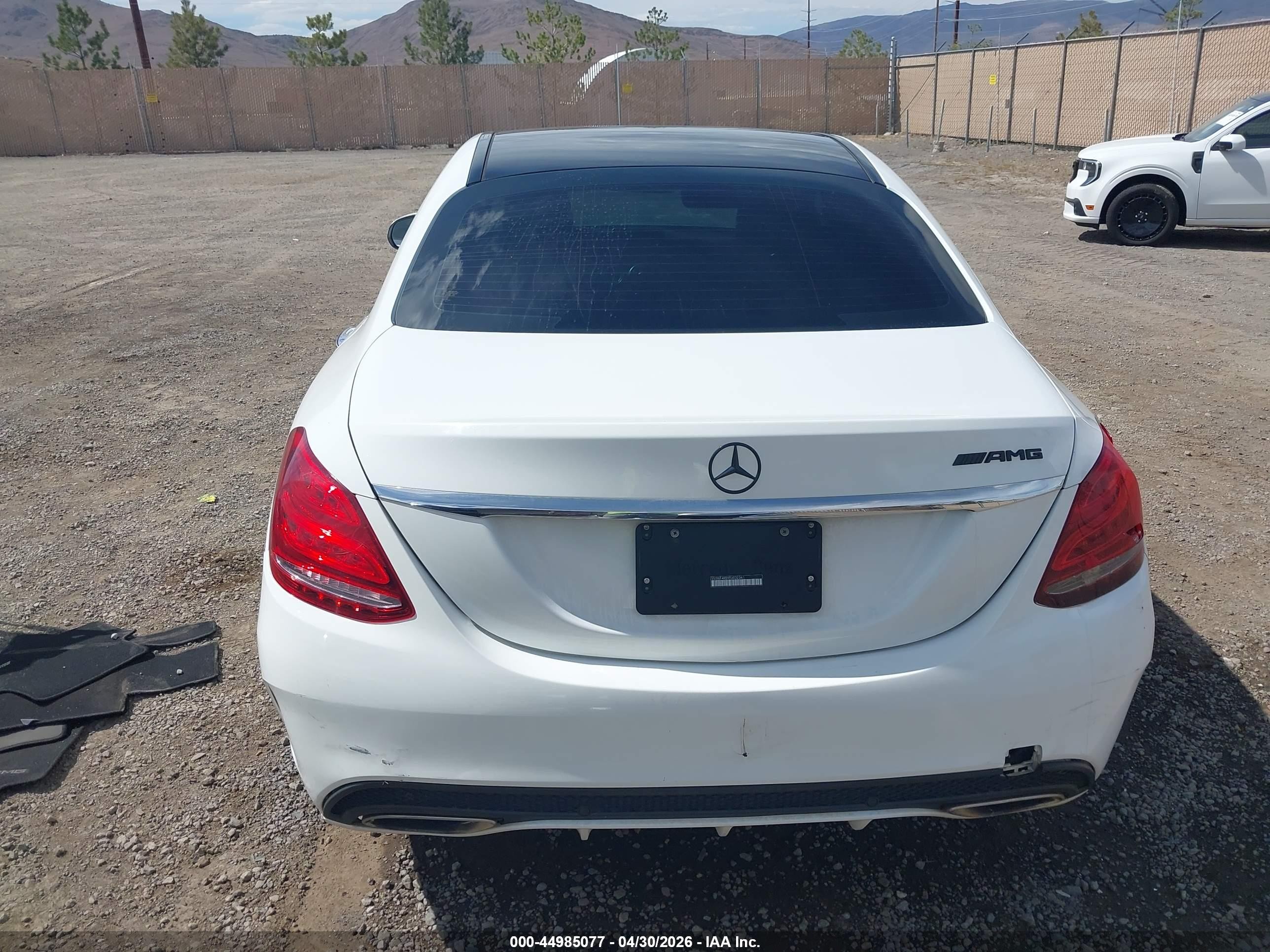 2015 Mercedes-benz C 300 Sport 4matic White vin: 55SWF4KB9FU032341