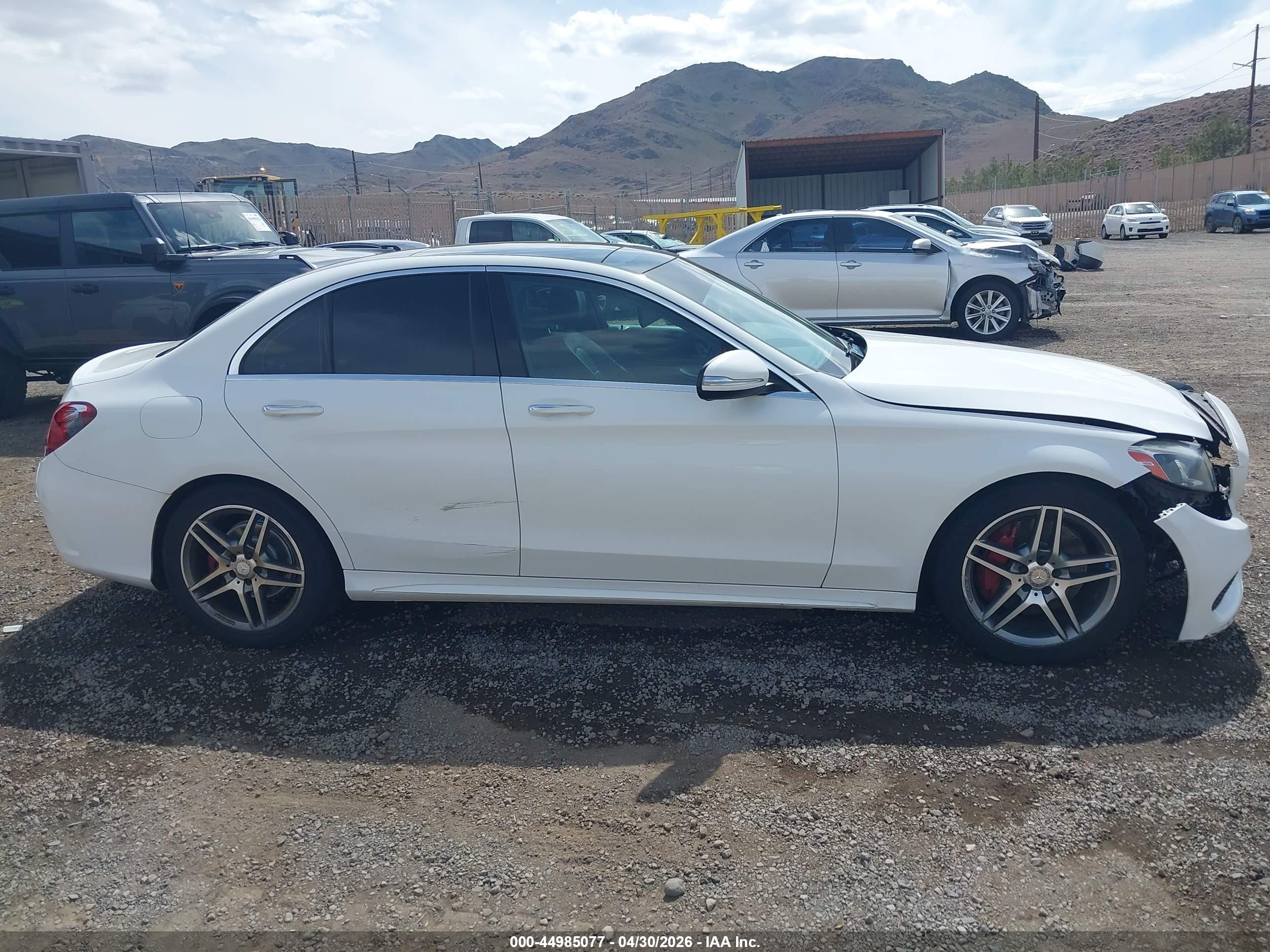 2015 Mercedes-benz C 300 Sport 4matic White vin: 55SWF4KB9FU032341