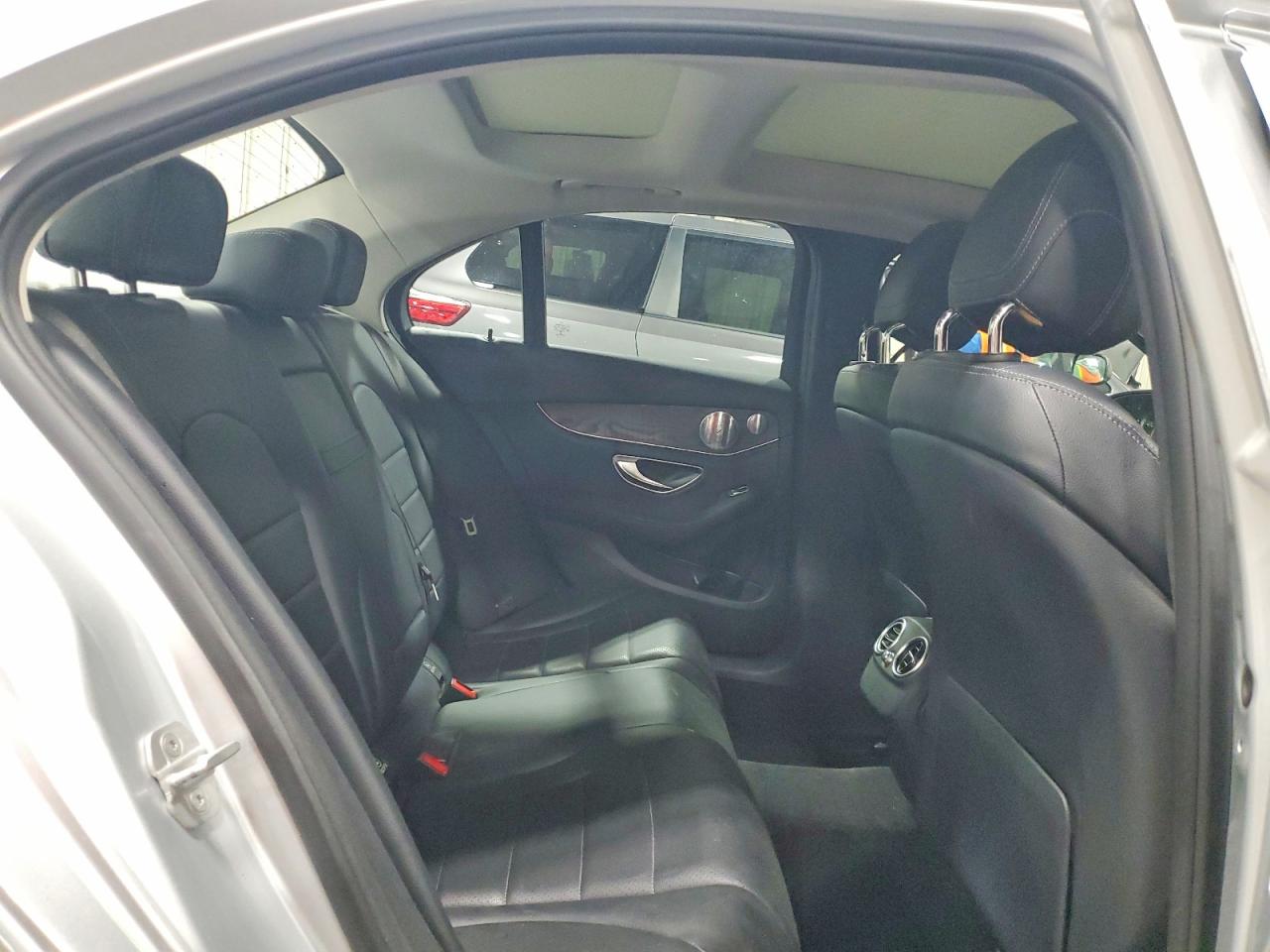 2015 Mercedes-benz C 300 4matic Silver vin: 55SWF4KB9FU037524