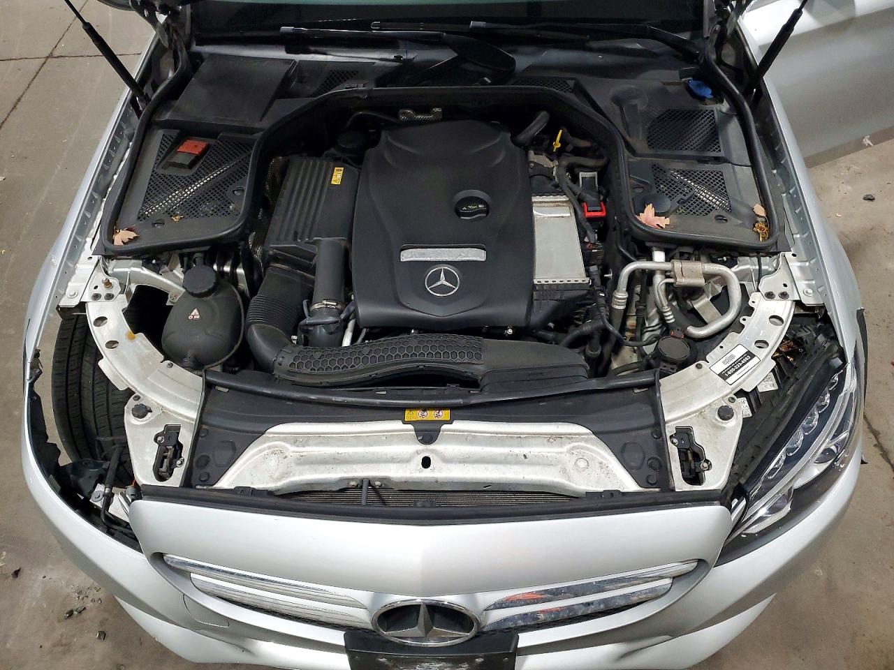 2015 Mercedes-benz C 300 4matic Silver vin: 55SWF4KB9FU037524