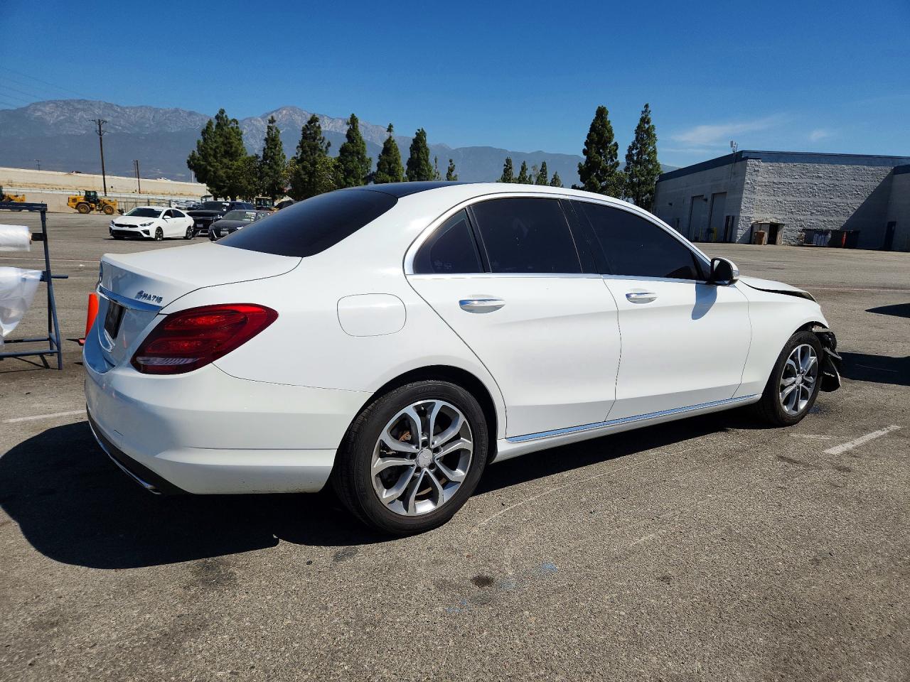 2015 Mercedes-benz C 300 4matic White vin: 55SWF4KB9FU060768