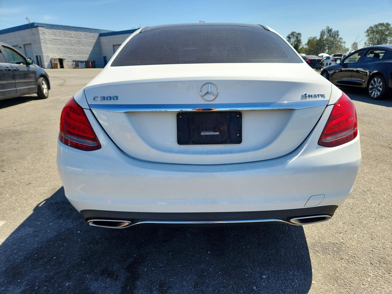 2015 Mercedes-benz C 300 4matic White vin: 55SWF4KB9FU060768
