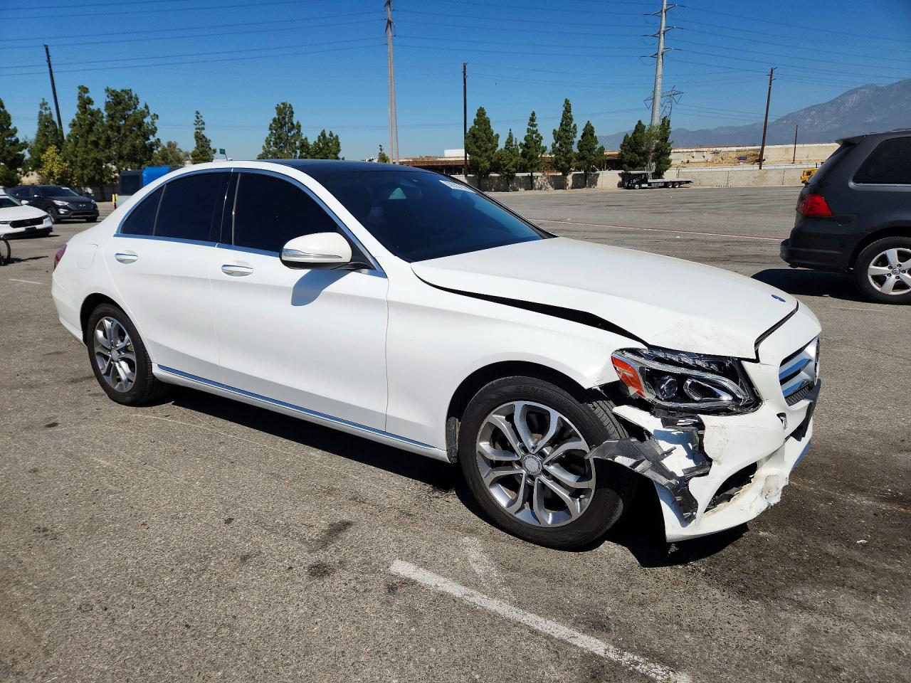 2015 Mercedes-benz C 300 4matic White vin: 55SWF4KB9FU060768