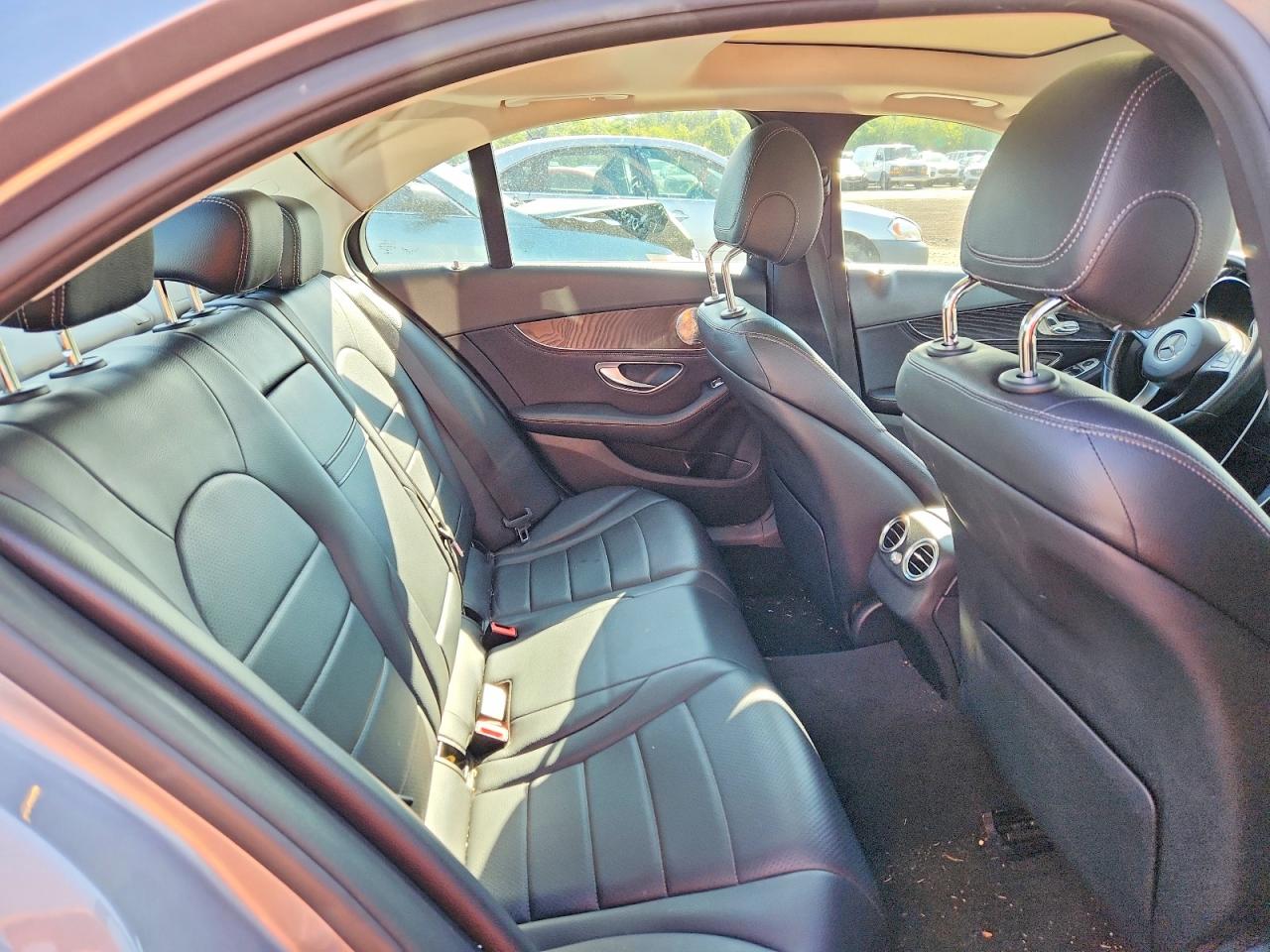 2015 Mercedes-benz C 300 4matic Silver vin: 55SWF4KB9FU070832