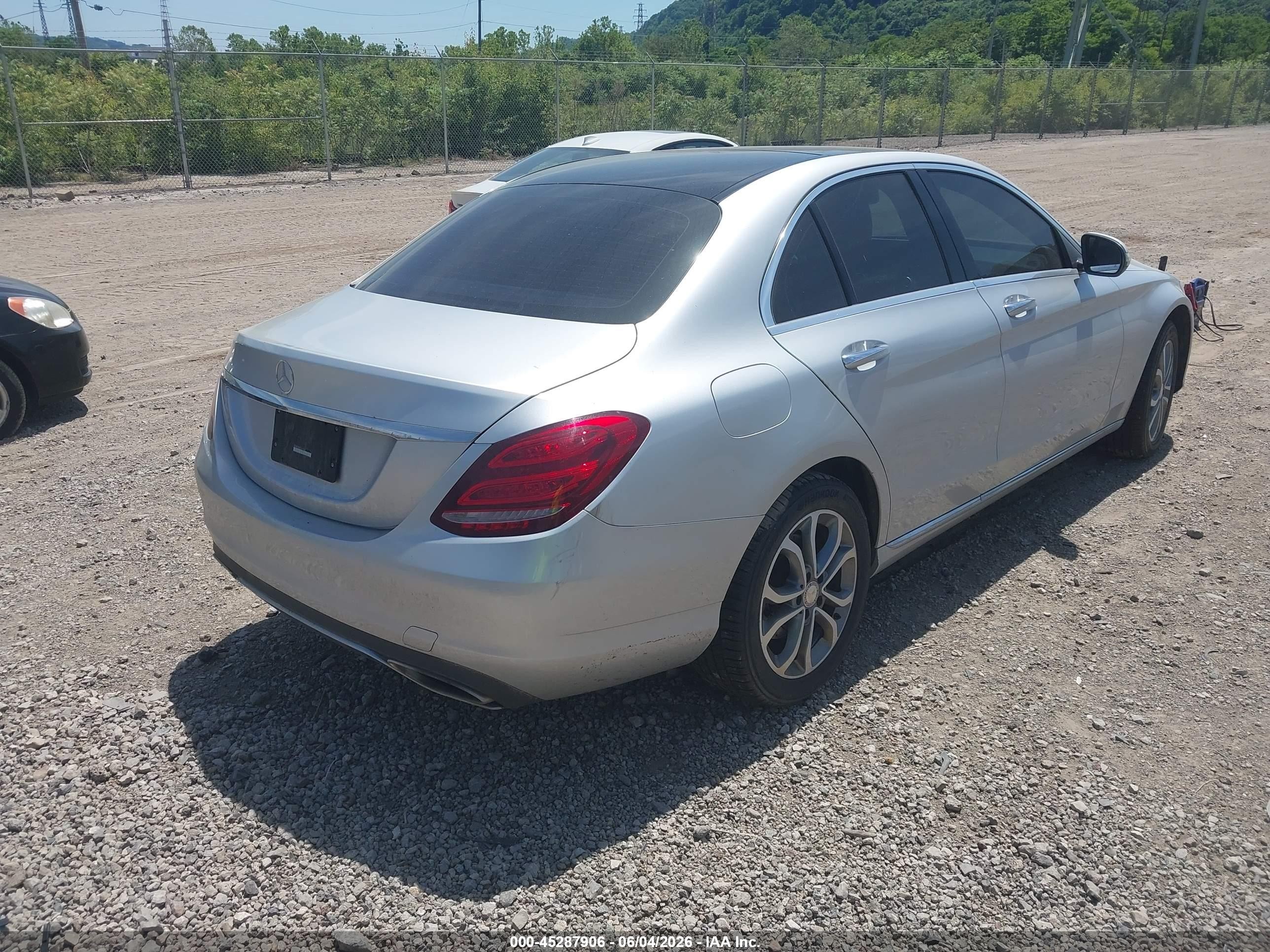 2015 Mercedes-benz C 300 4matic Silver vin: 55SWF4KB9FU072659