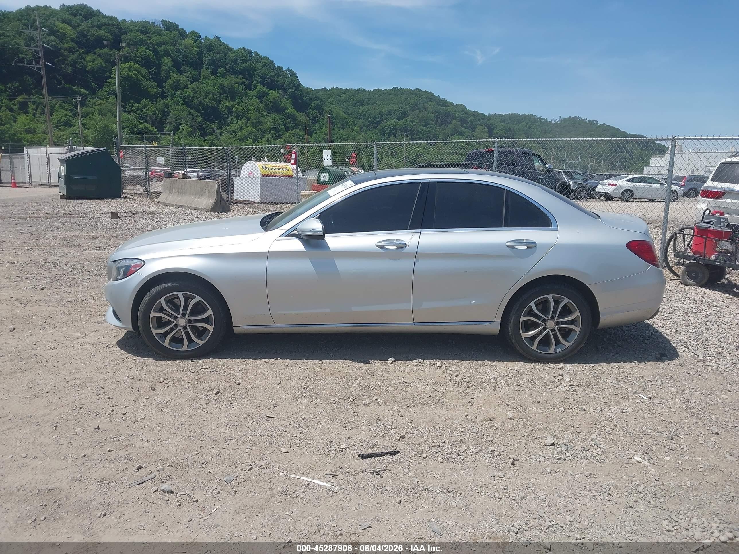 2015 Mercedes-benz C 300 4matic Silver vin: 55SWF4KB9FU072659