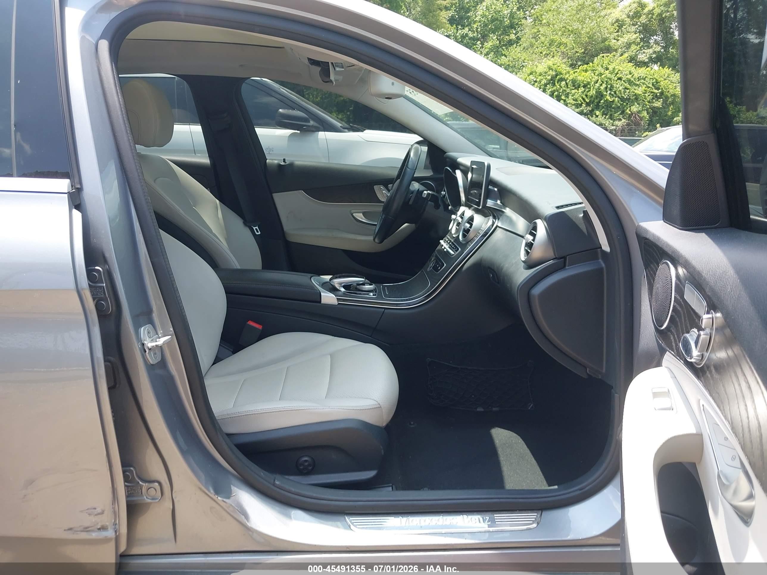 2015 Mercedes-benz C 300 4matic Silver vin: 55SWF4KB9FU075240
