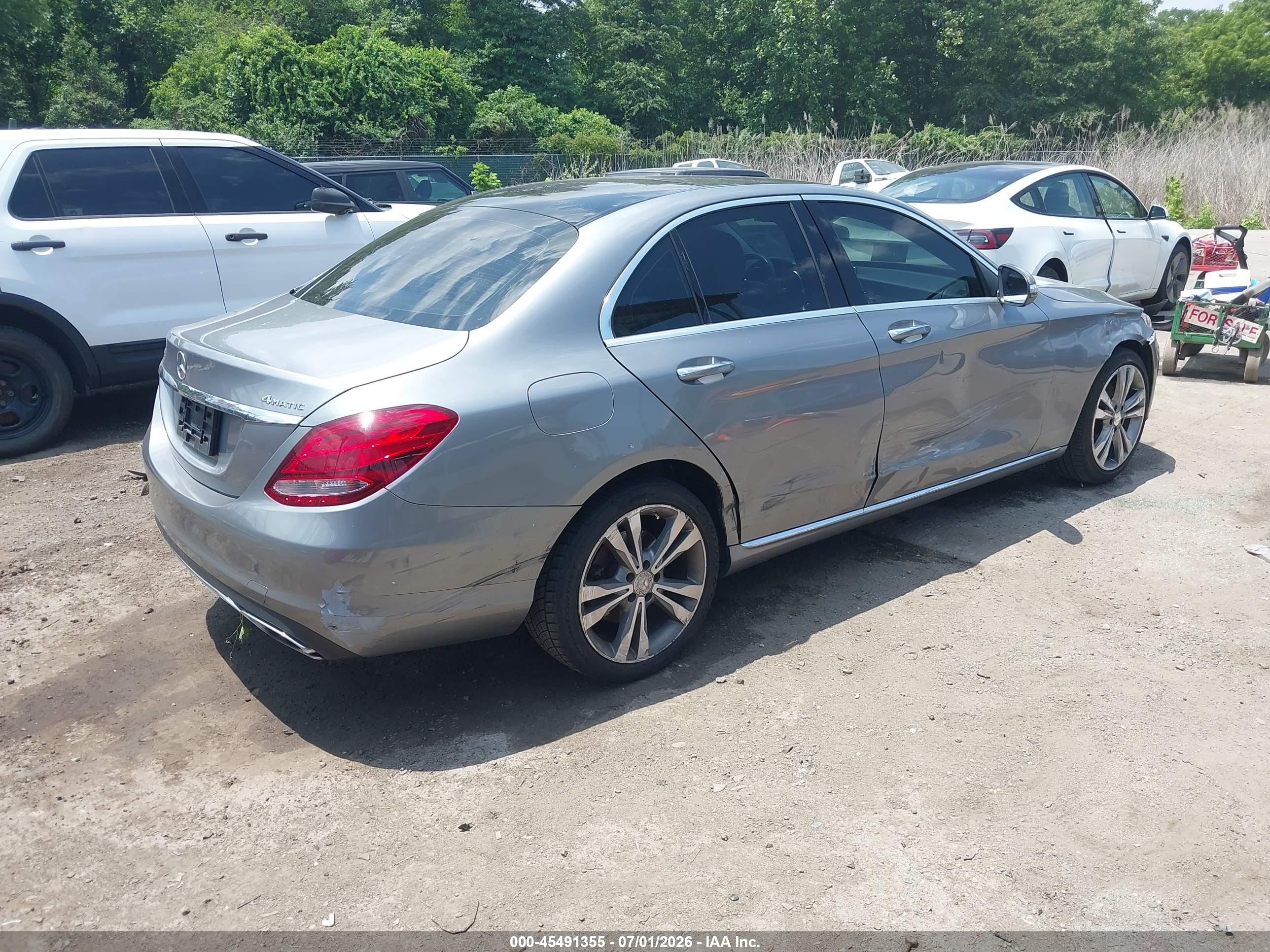 2015 Mercedes-benz C 300 4matic Silver vin: 55SWF4KB9FU075240