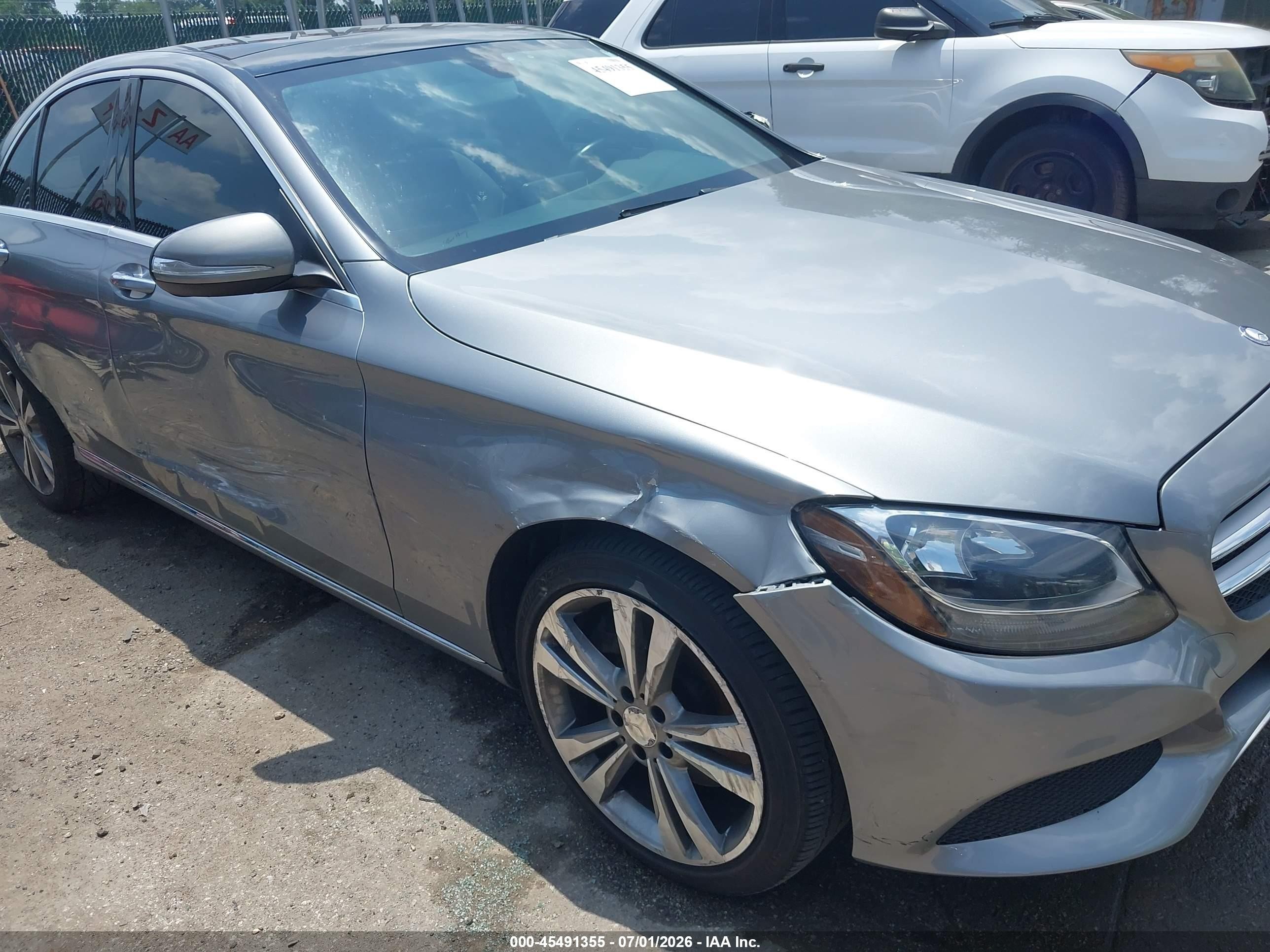 2015 Mercedes-benz C 300 4matic Silver vin: 55SWF4KB9FU075240
