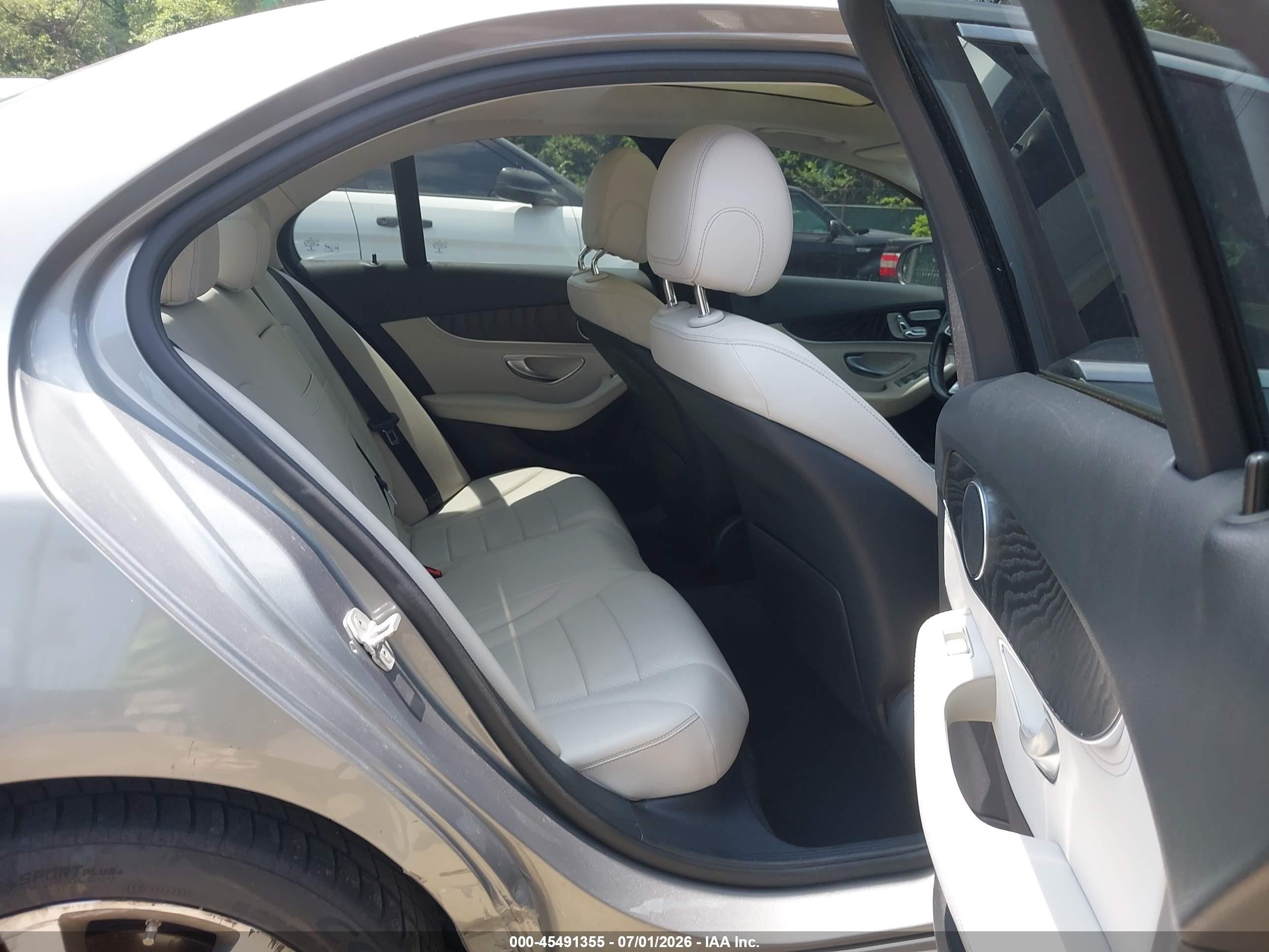 2015 Mercedes-benz C 300 4matic Silver vin: 55SWF4KB9FU075240