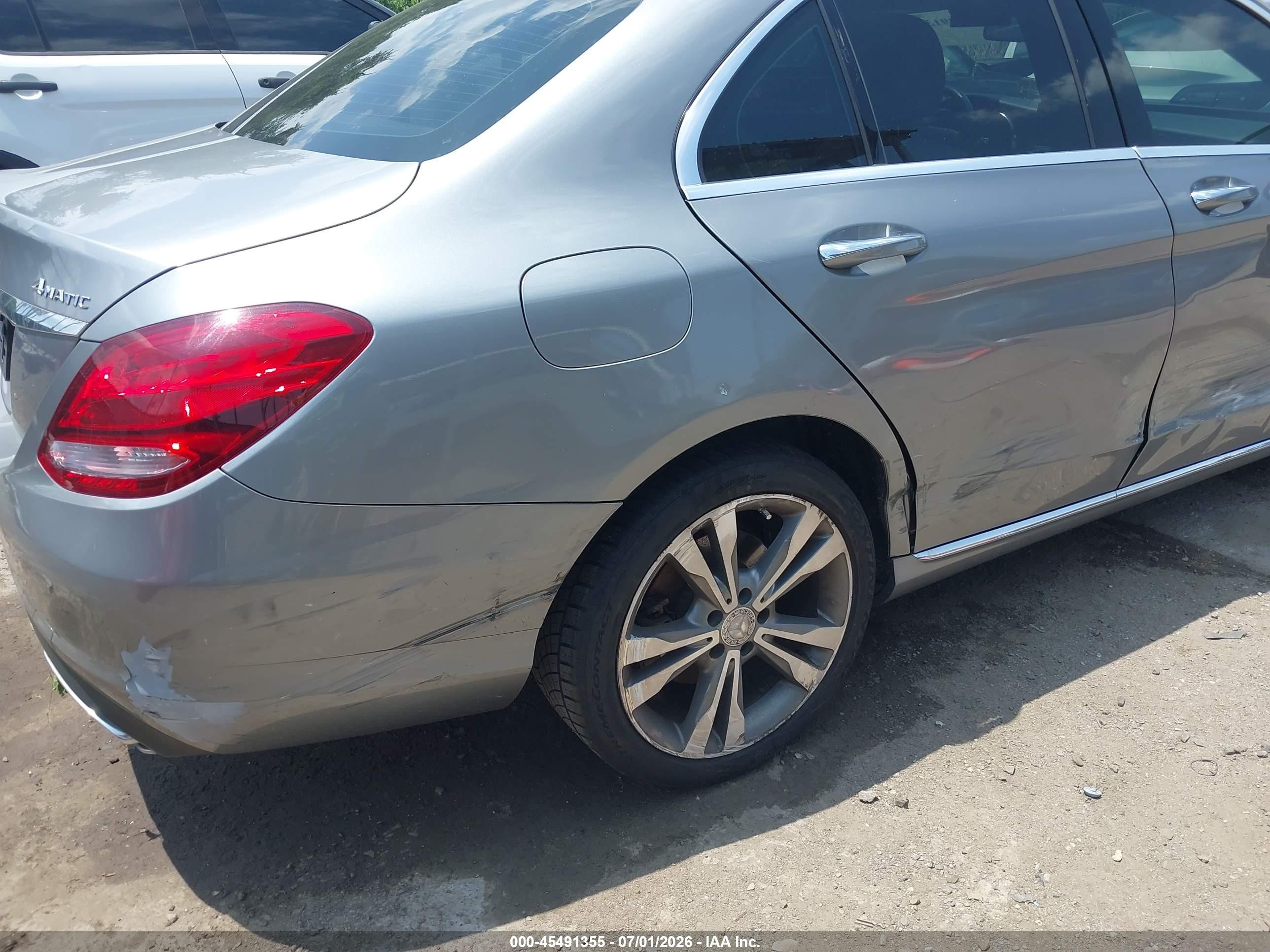 2015 Mercedes-benz C 300 4matic Silver vin: 55SWF4KB9FU075240