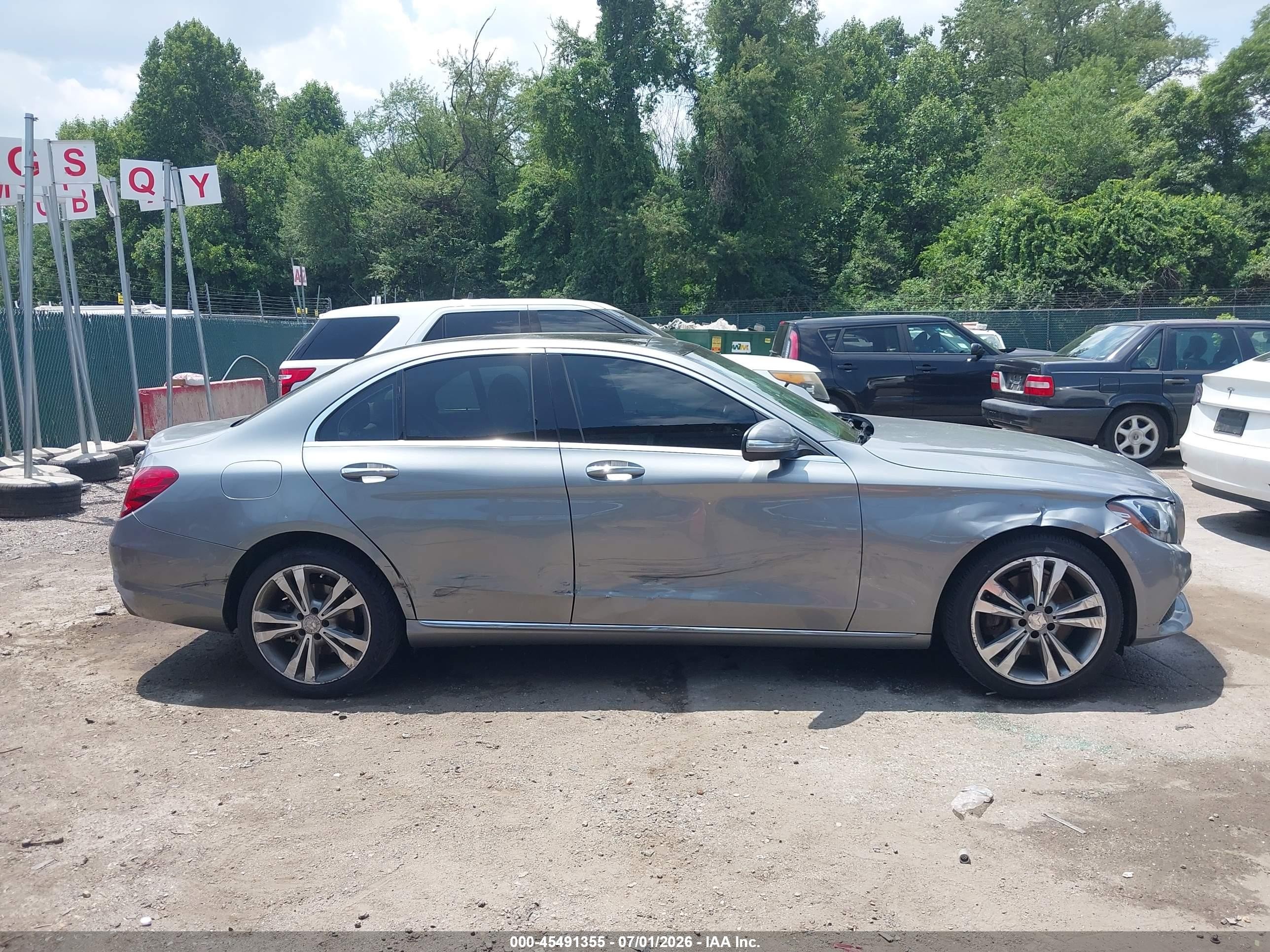2015 Mercedes-benz C 300 4matic Silver vin: 55SWF4KB9FU075240