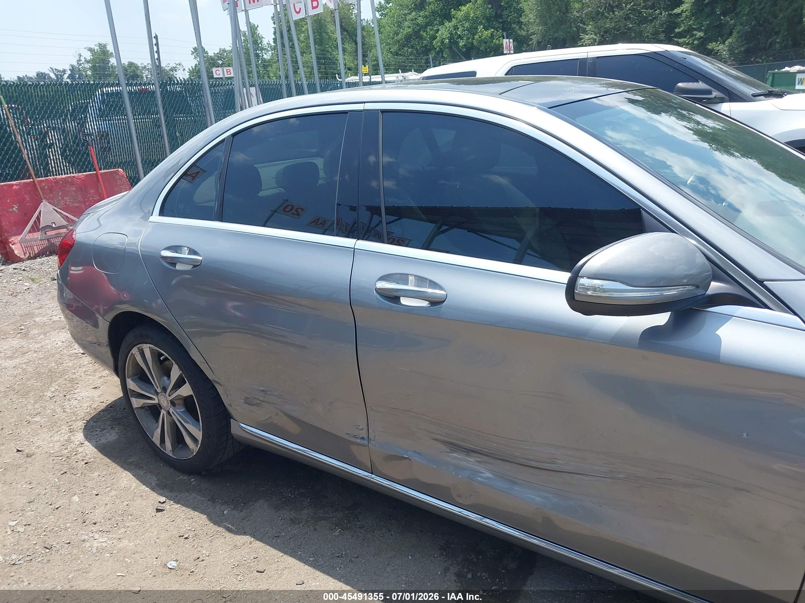 2015 Mercedes-benz C 300 4matic Silver vin: 55SWF4KB9FU075240