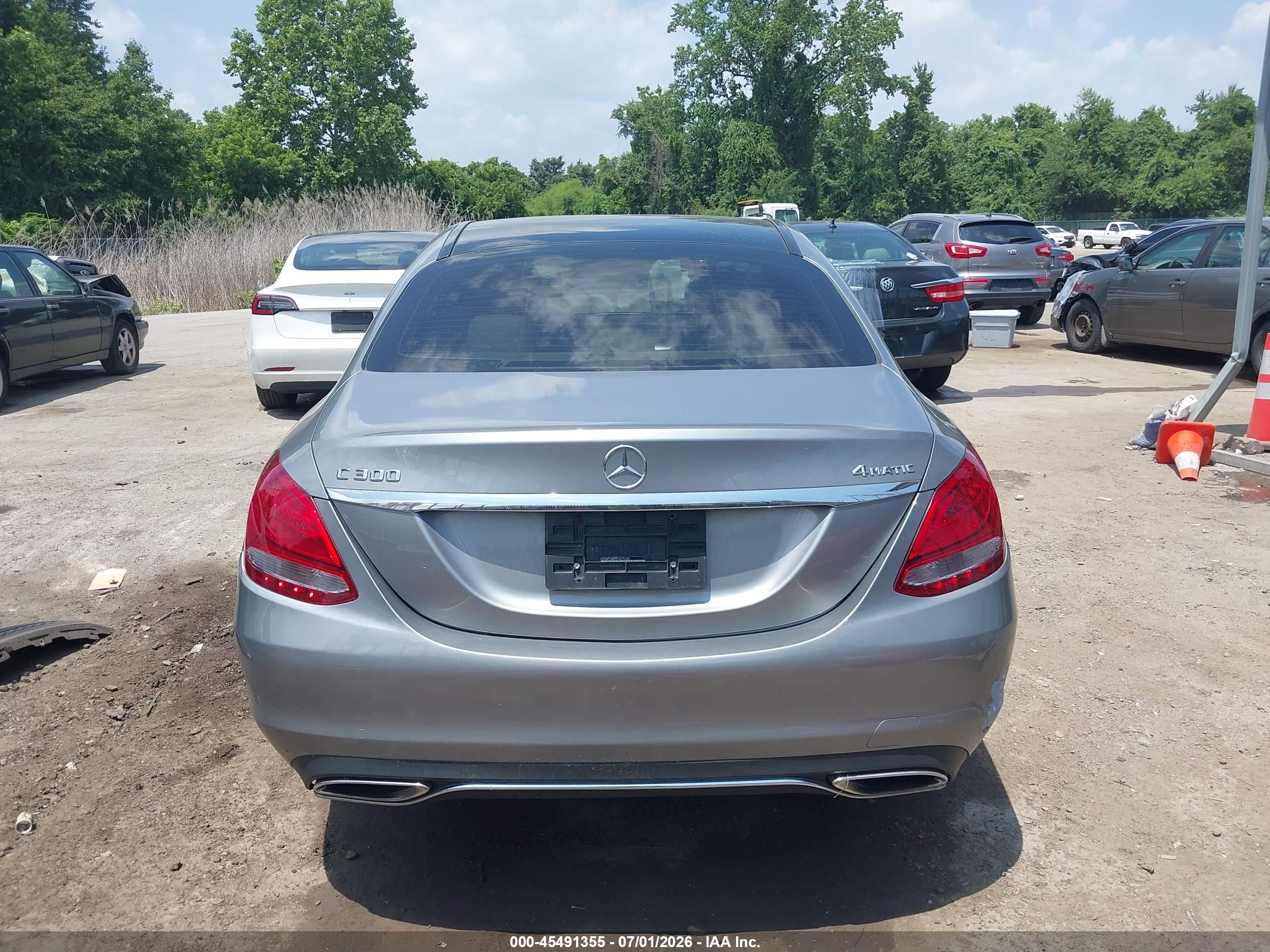 2015 Mercedes-benz C 300 4matic Silver vin: 55SWF4KB9FU075240