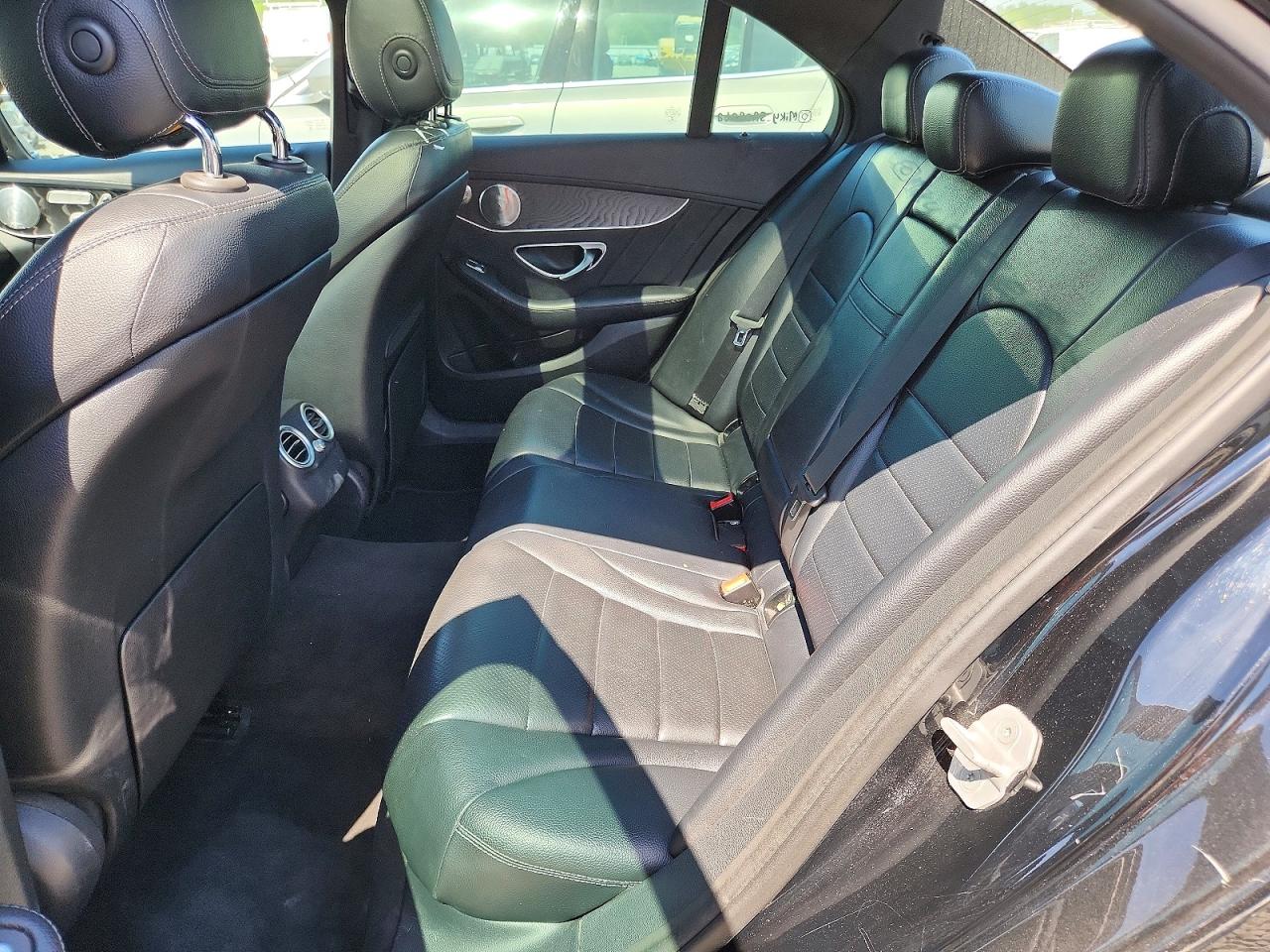 2015 Mercedes-benz C 300 4matic Черный vin: 55SWF4KBXFU012230