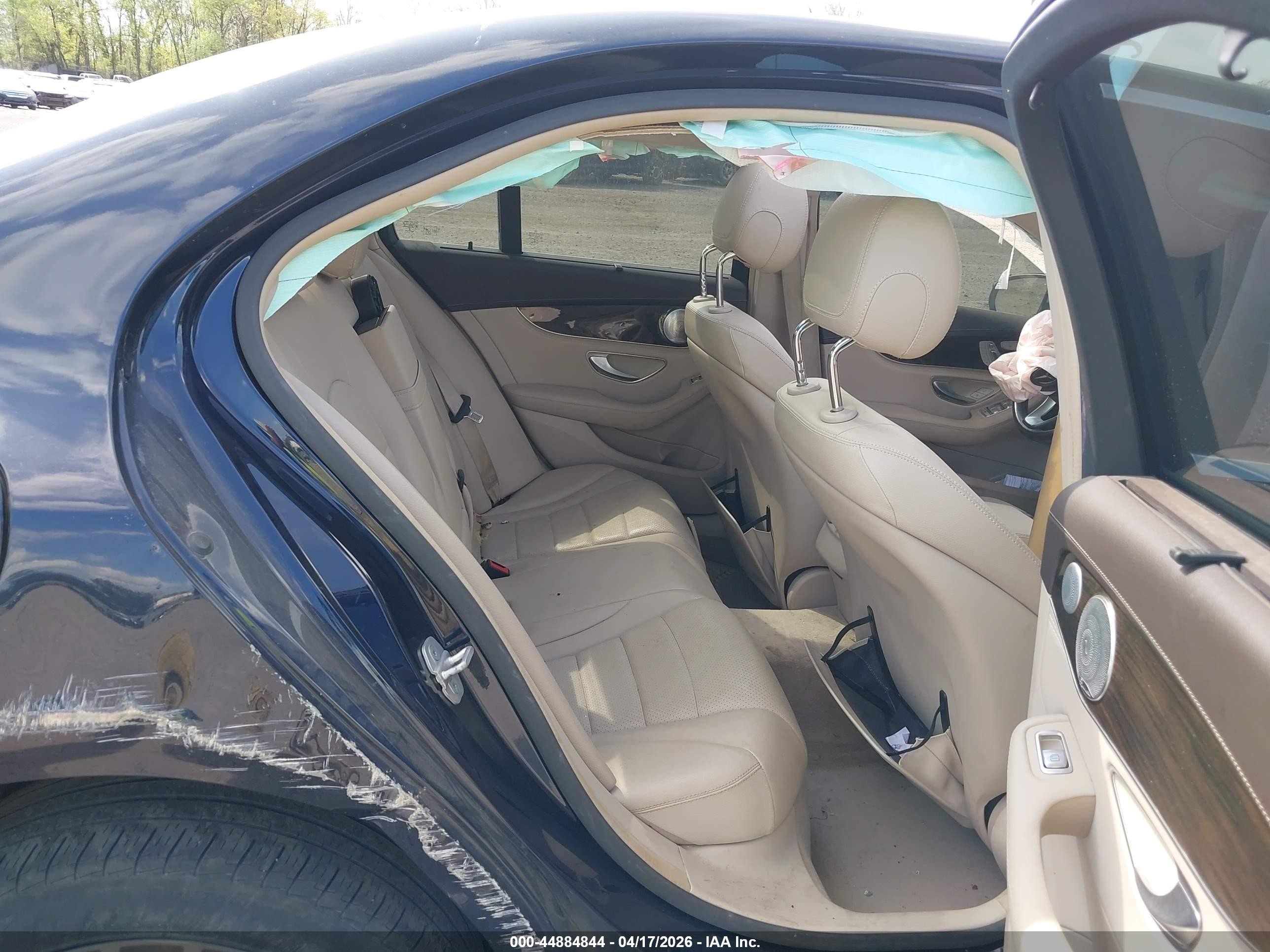 2015 Mercedes-benz C 300 Luxury 4matic Blue vin: 55SWF4KBXFU013328