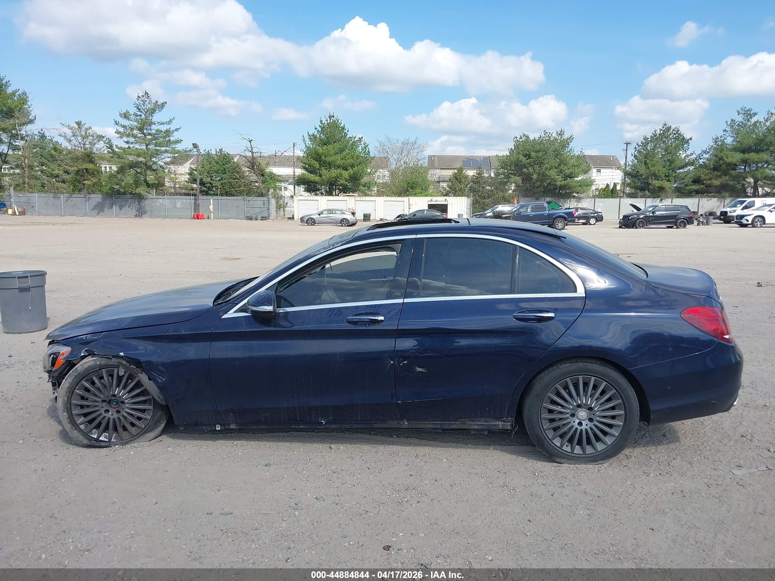 2015 Mercedes-benz C 300 Luxury 4matic Blue vin: 55SWF4KBXFU013328