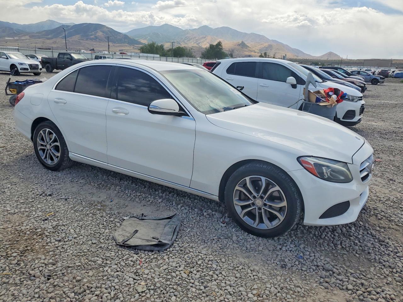 2015 Mercedes-benz C 300 4matic White vin: 55SWF4KBXFU022420