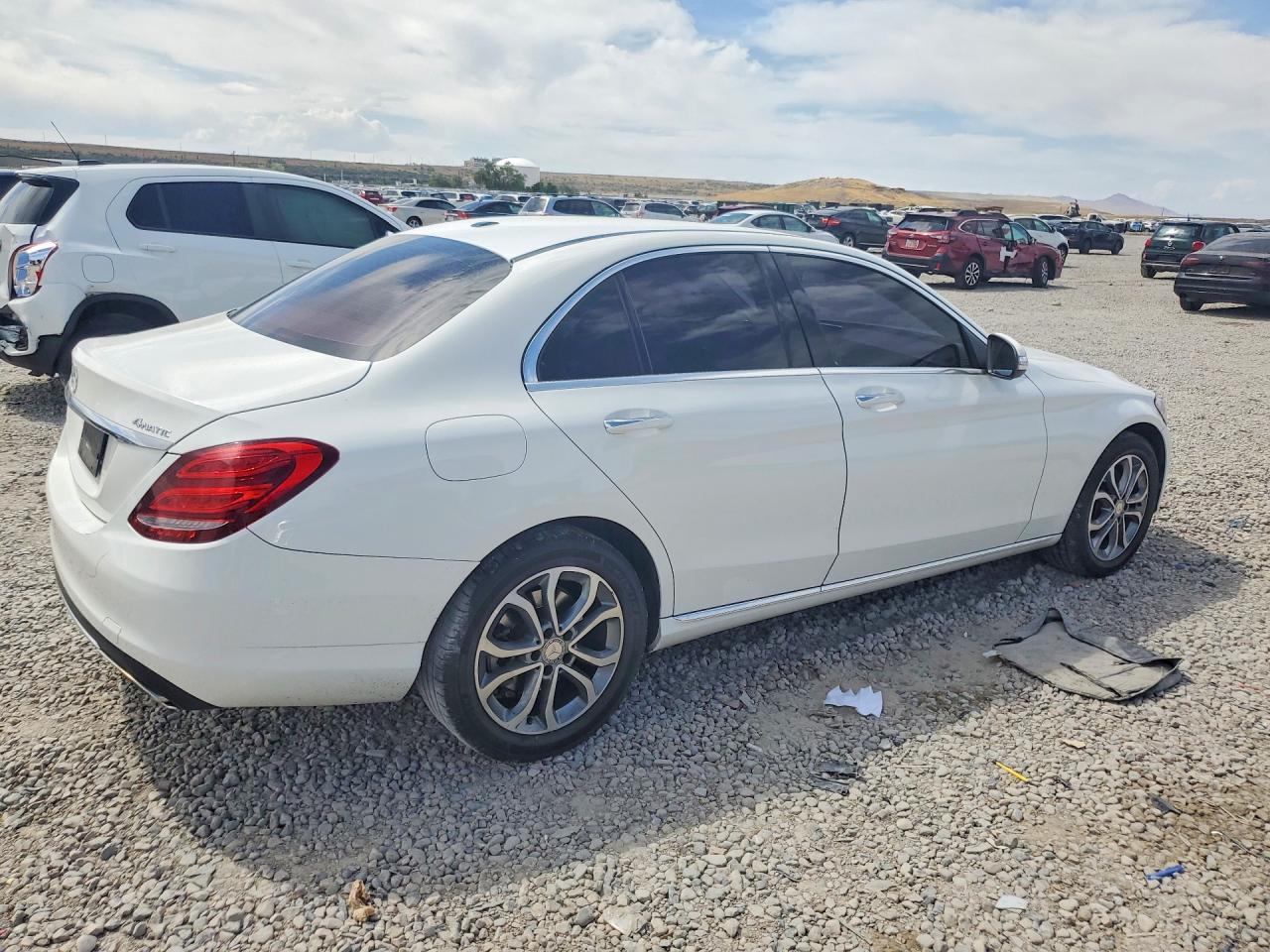 2015 Mercedes-benz C 300 4matic White vin: 55SWF4KBXFU022420