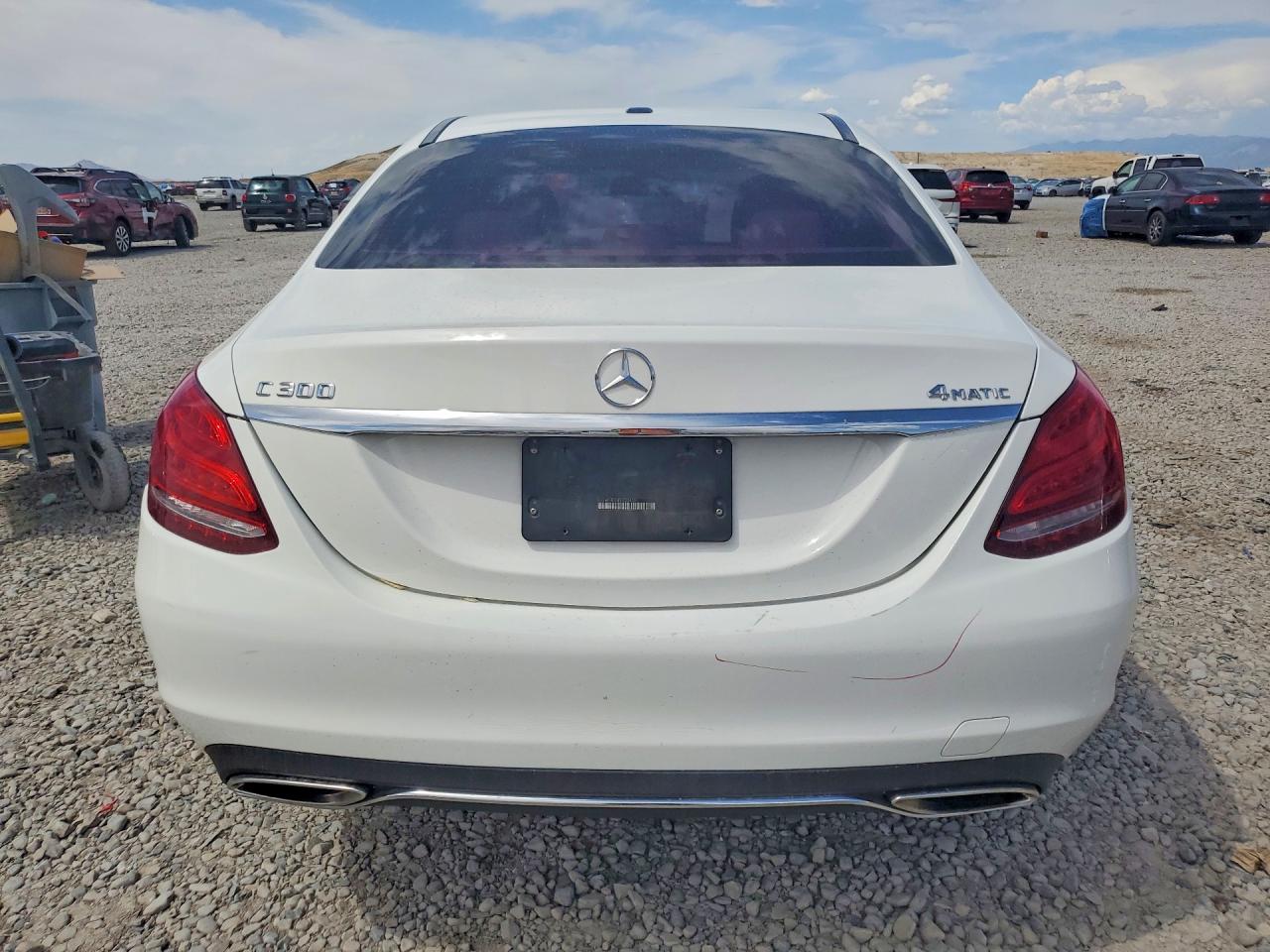 2015 Mercedes-benz C 300 4matic White vin: 55SWF4KBXFU022420