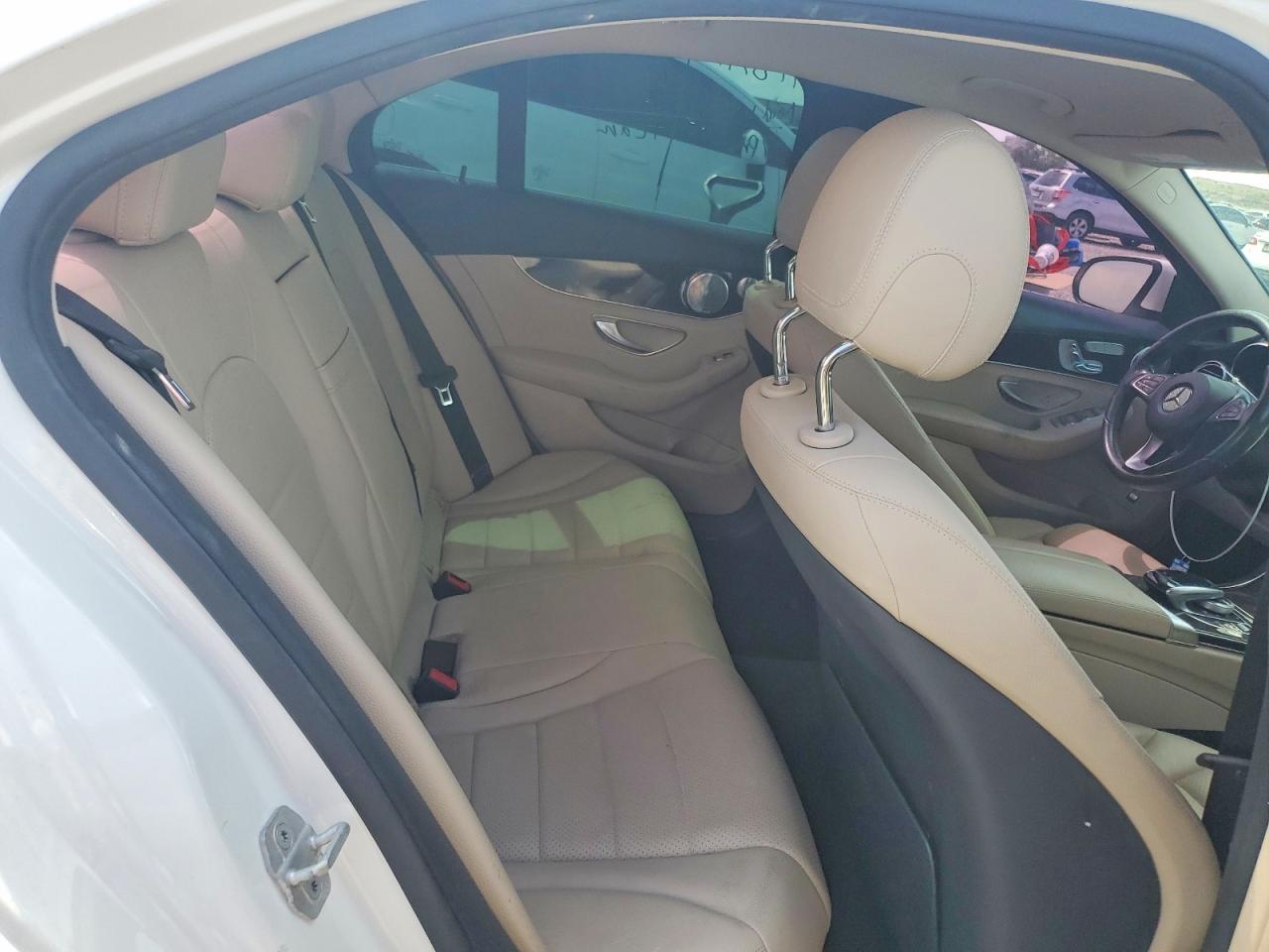 2015 Mercedes-benz C 300 4matic White vin: 55SWF4KBXFU022420