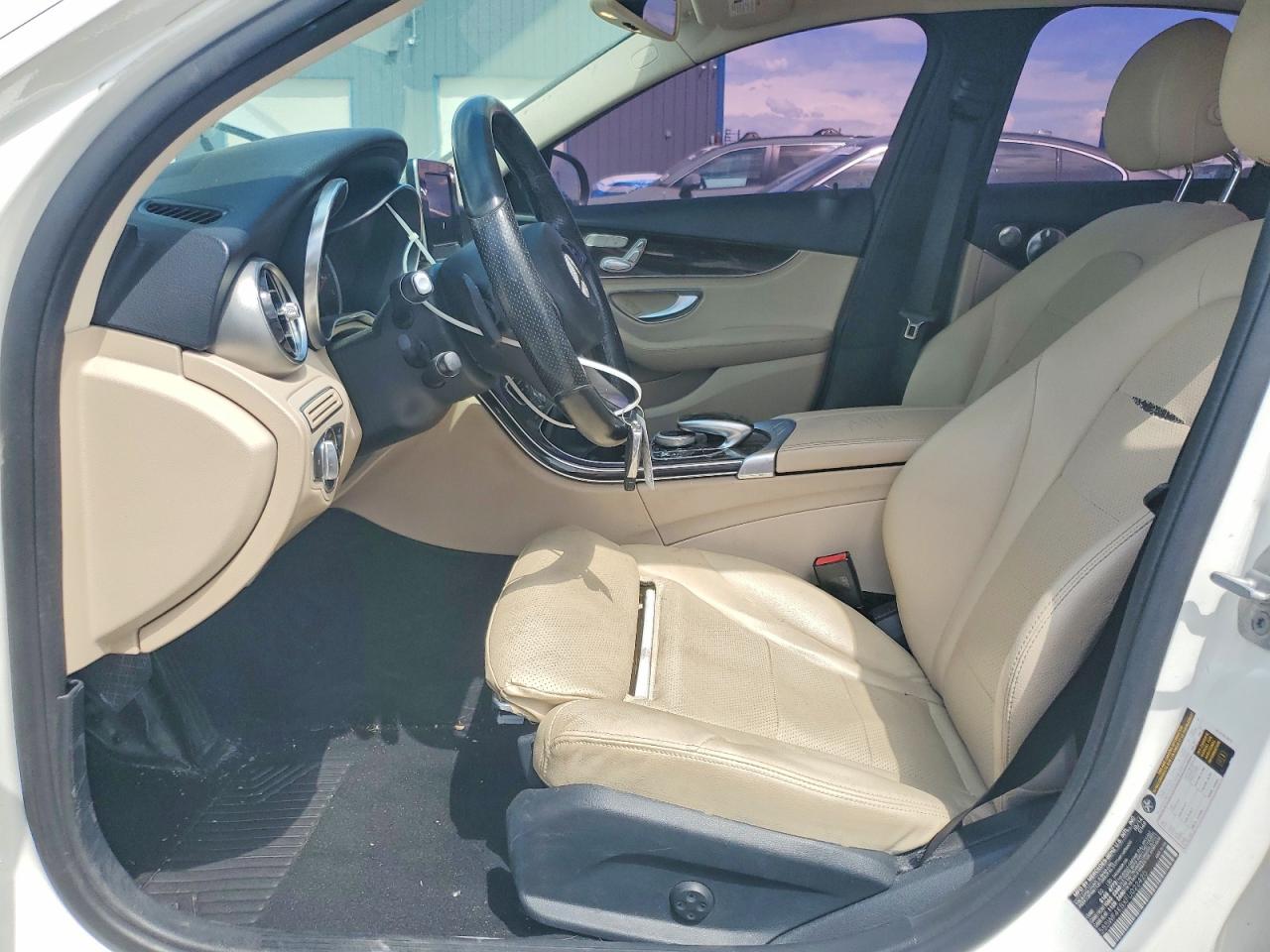 2015 Mercedes-benz C 300 4matic White vin: 55SWF4KBXFU022420