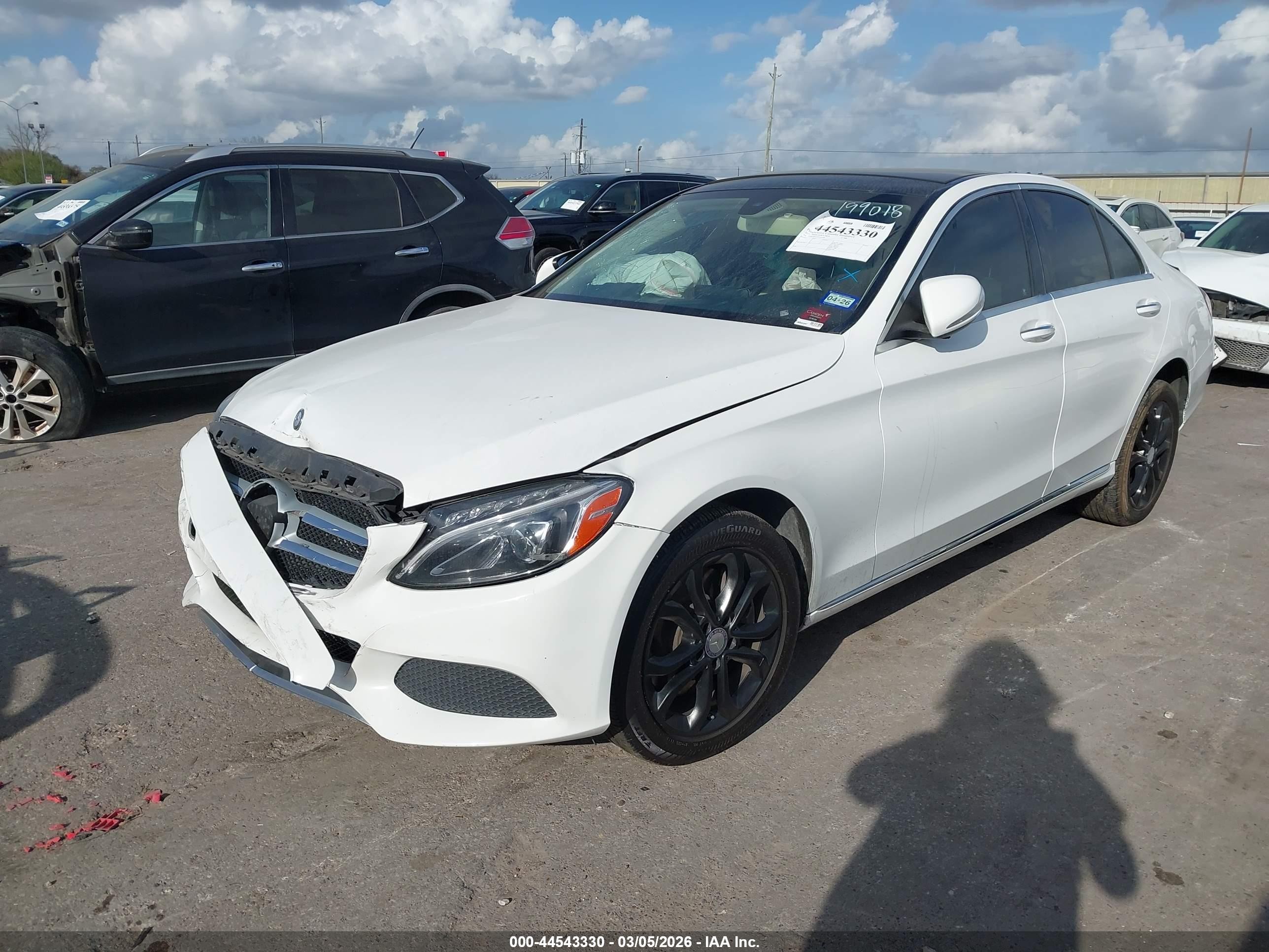 2015 Mercedes-benz C 300 4matic White vin: 55SWF4KBXFU025348