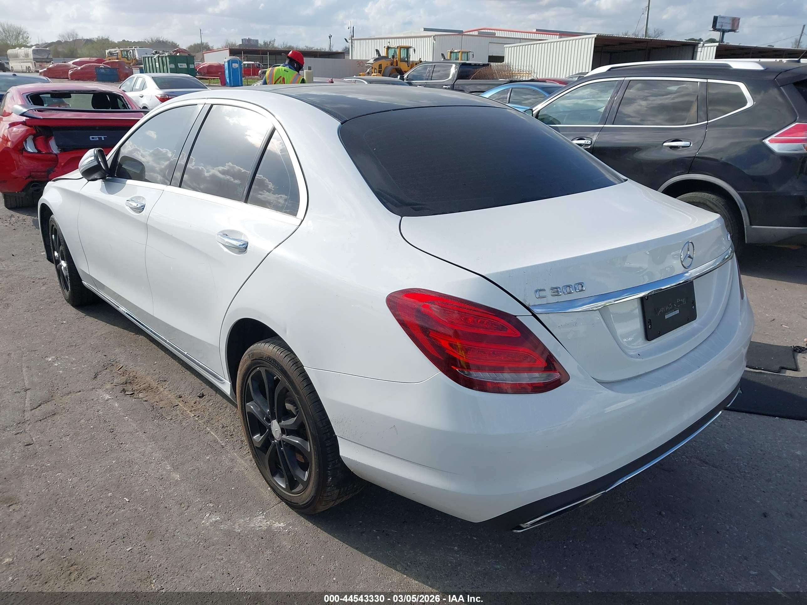 2015 Mercedes-benz C 300 4matic White vin: 55SWF4KBXFU025348