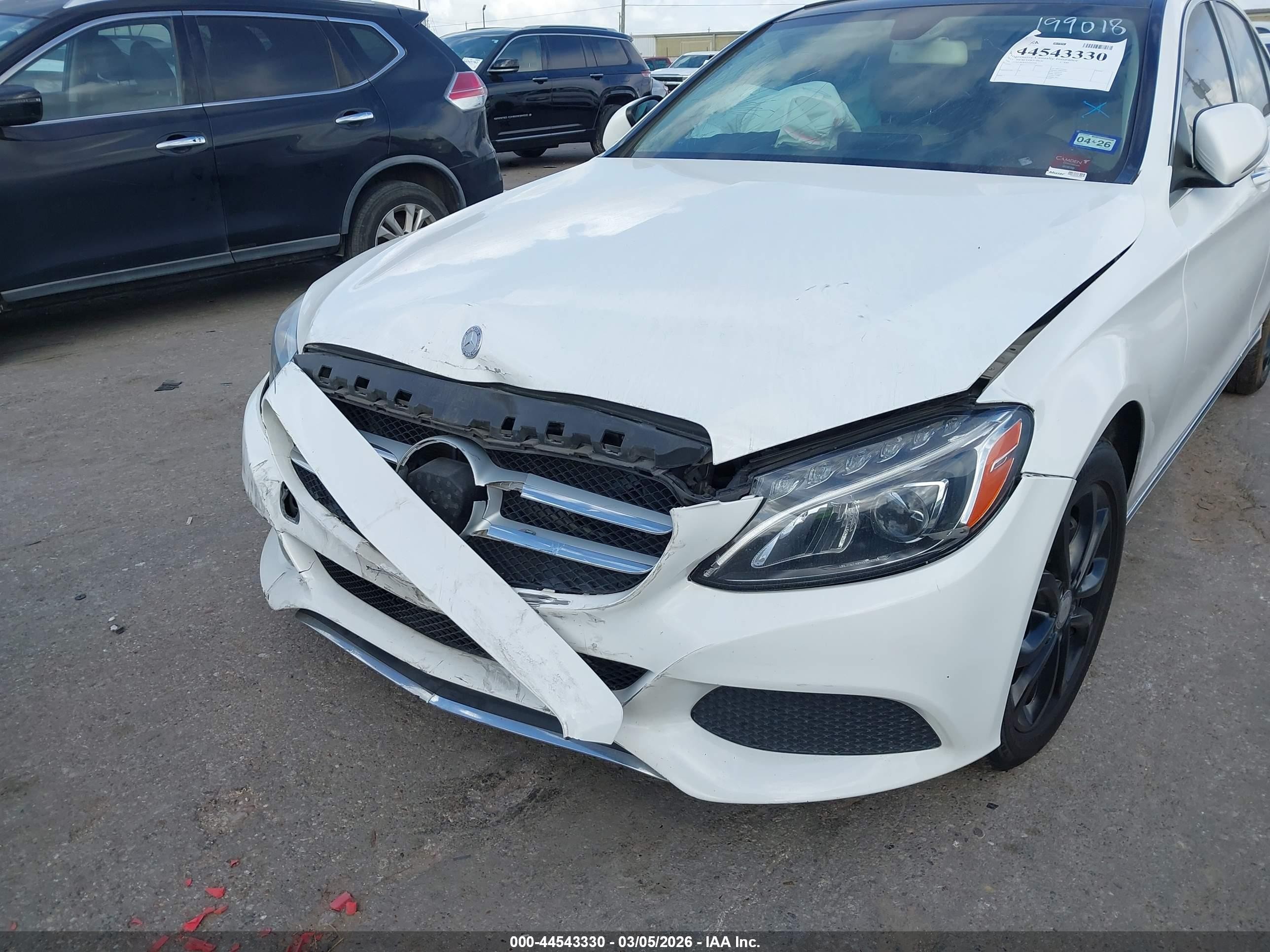 2015 Mercedes-benz C 300 4matic White vin: 55SWF4KBXFU025348