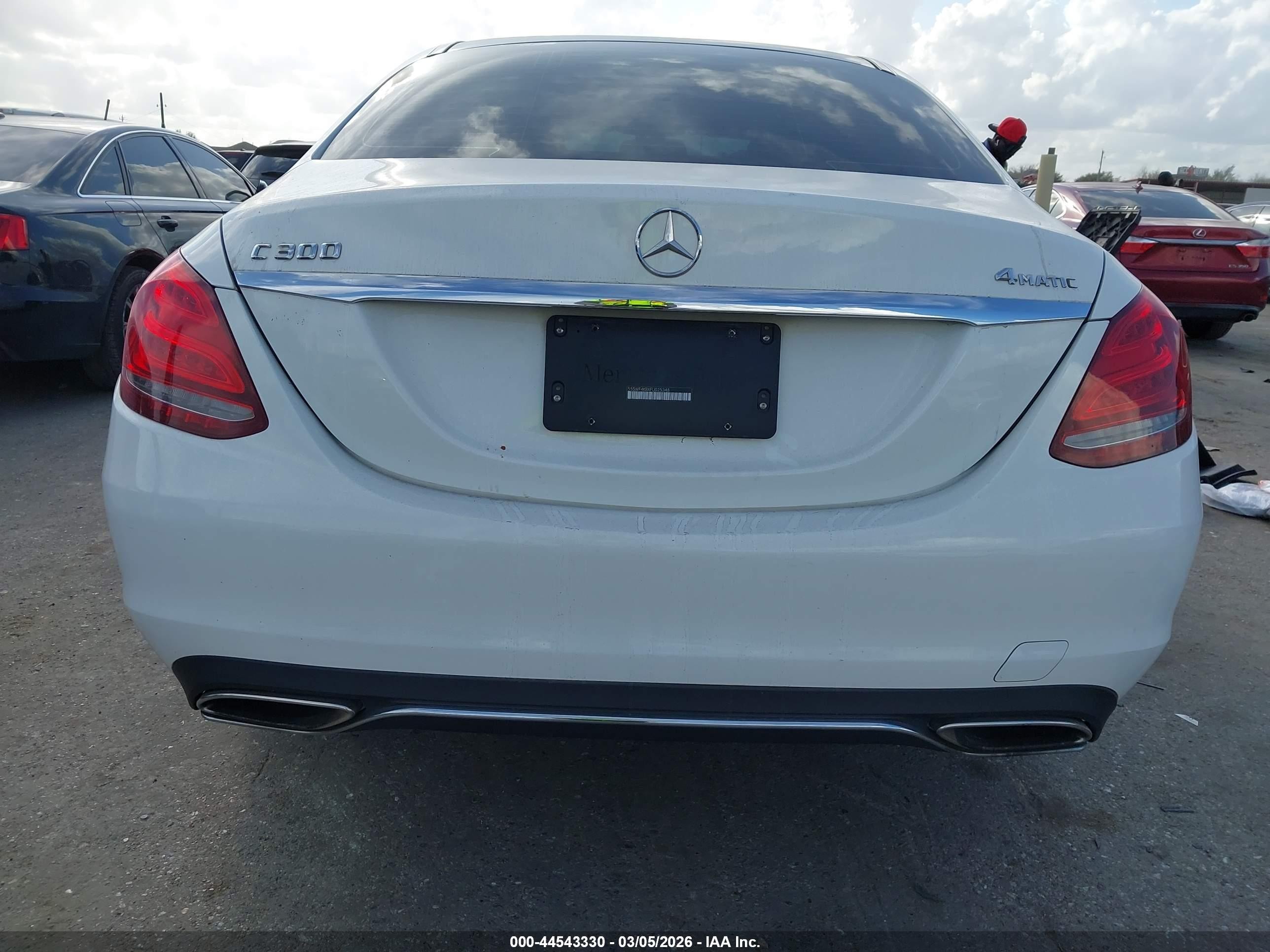 2015 Mercedes-benz C 300 4matic White vin: 55SWF4KBXFU025348