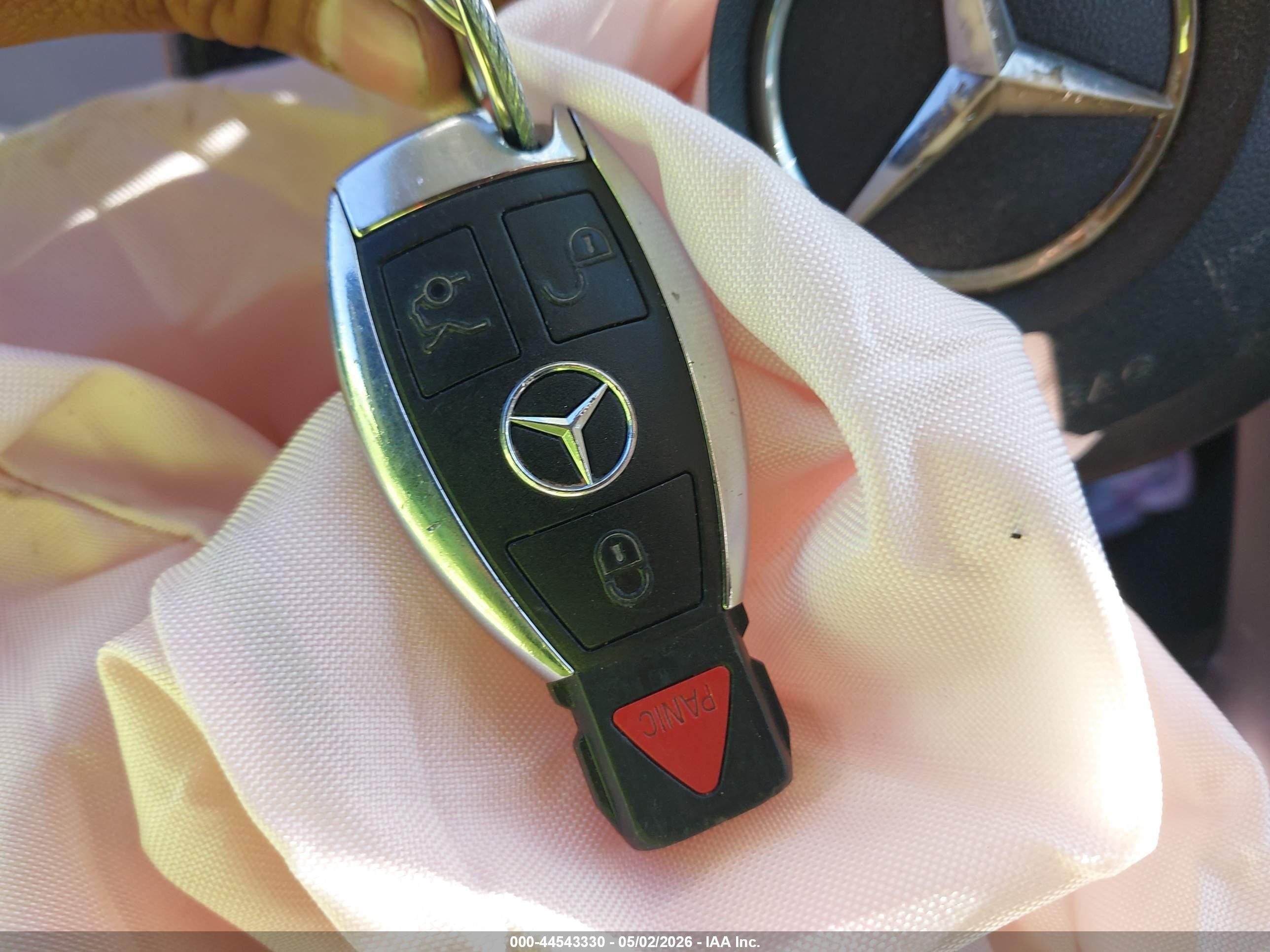2015 Mercedes-benz C 300 4matic White vin: 55SWF4KBXFU025348
