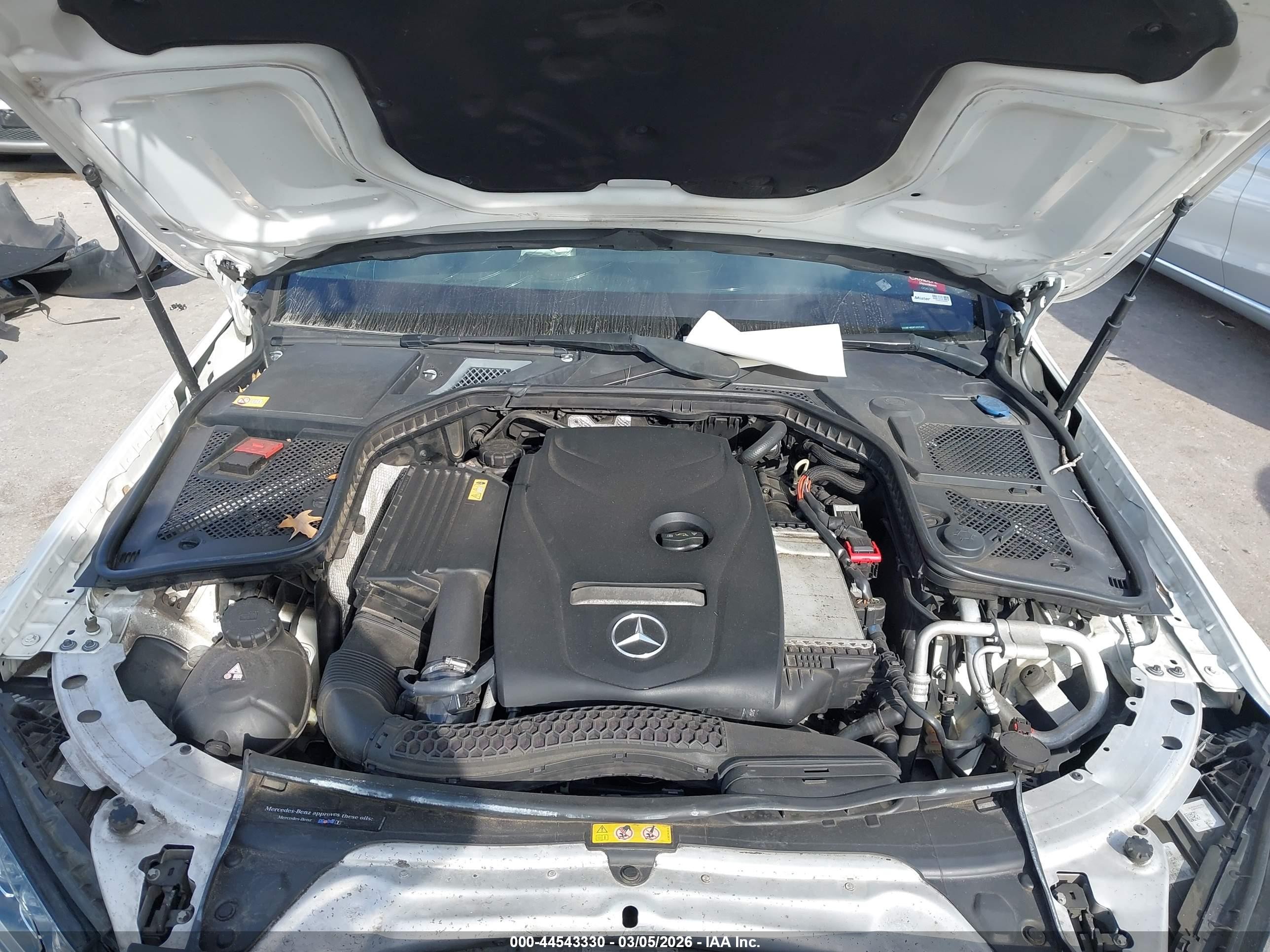 2015 Mercedes-benz C 300 4matic White vin: 55SWF4KBXFU025348