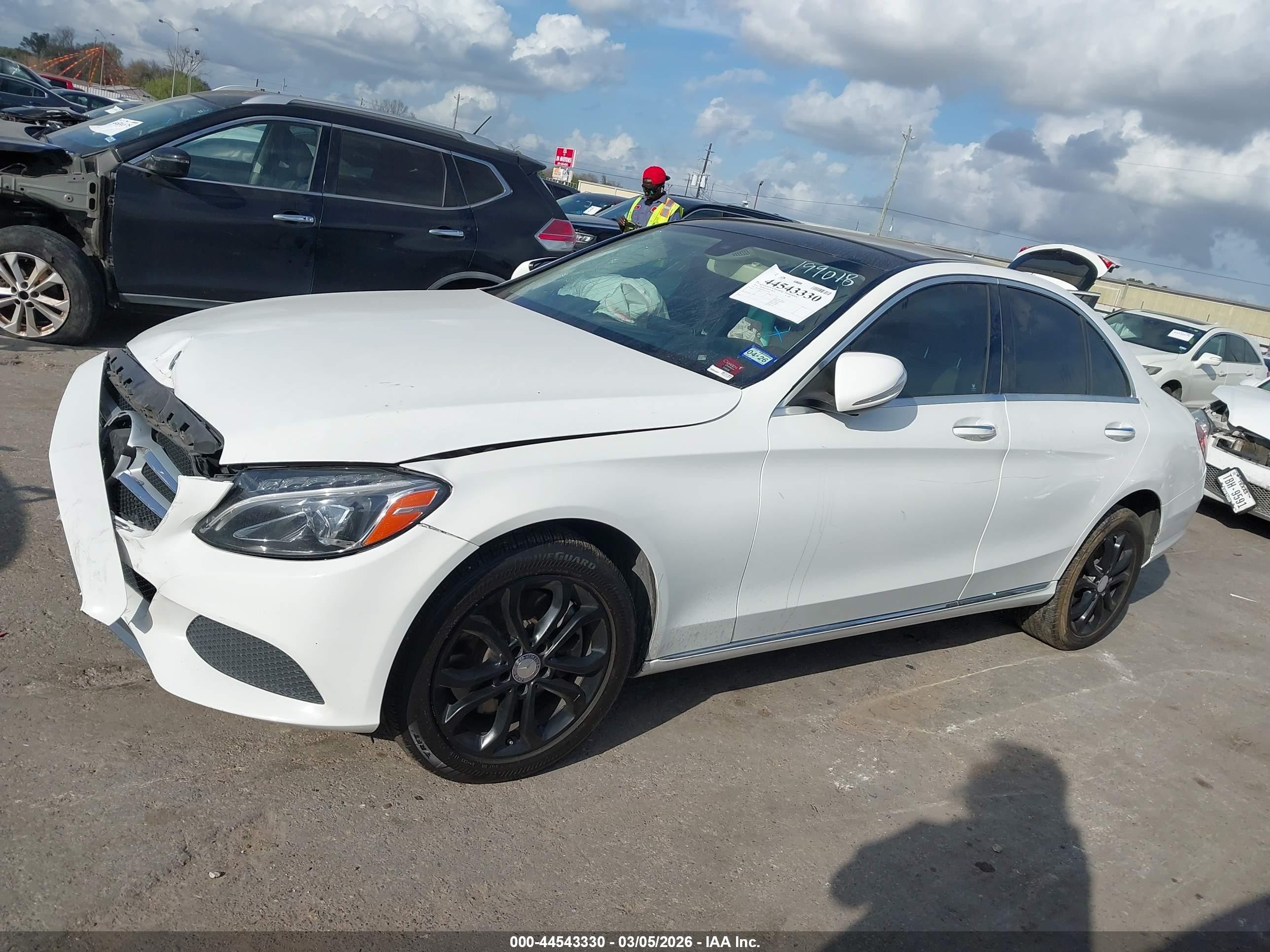2015 Mercedes-benz C 300 4matic White vin: 55SWF4KBXFU025348