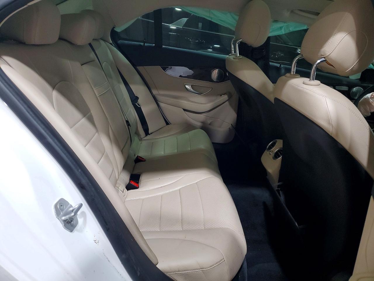 2015 Mercedes-benz C 300 4matic White vin: 55SWF4KBXFU026449