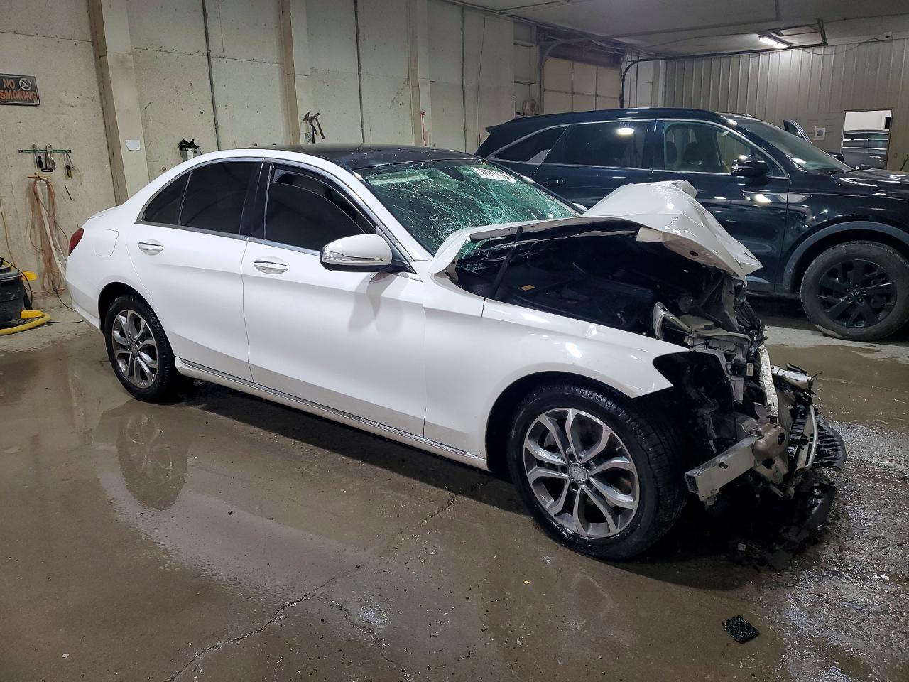 2015 Mercedes-benz C 300 4matic White vin: 55SWF4KBXFU026449