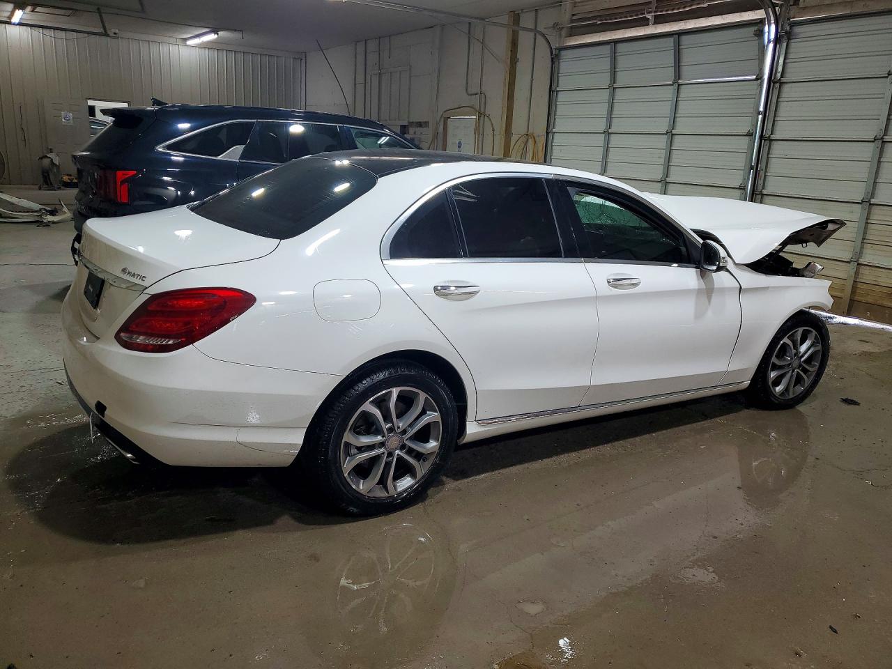 2015 Mercedes-benz C 300 4matic White vin: 55SWF4KBXFU026449