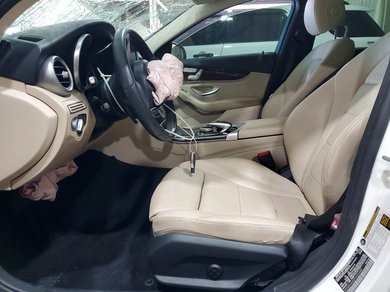 2015 Mercedes-benz C 300 4matic White vin: 55SWF4KBXFU026449