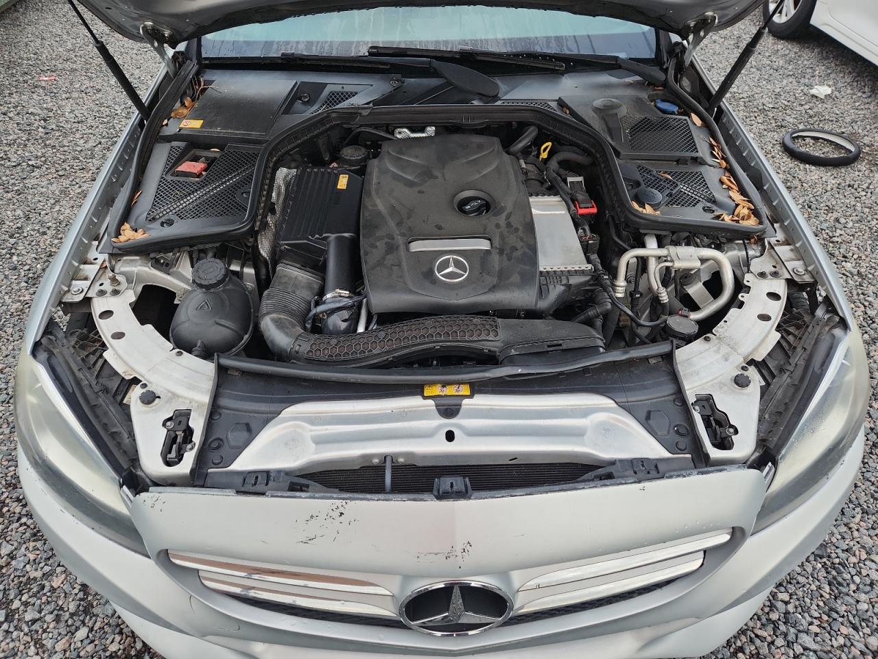 2015 Mercedes-benz C 300 4matic Белый vin: 55SWF4KBXFU028895