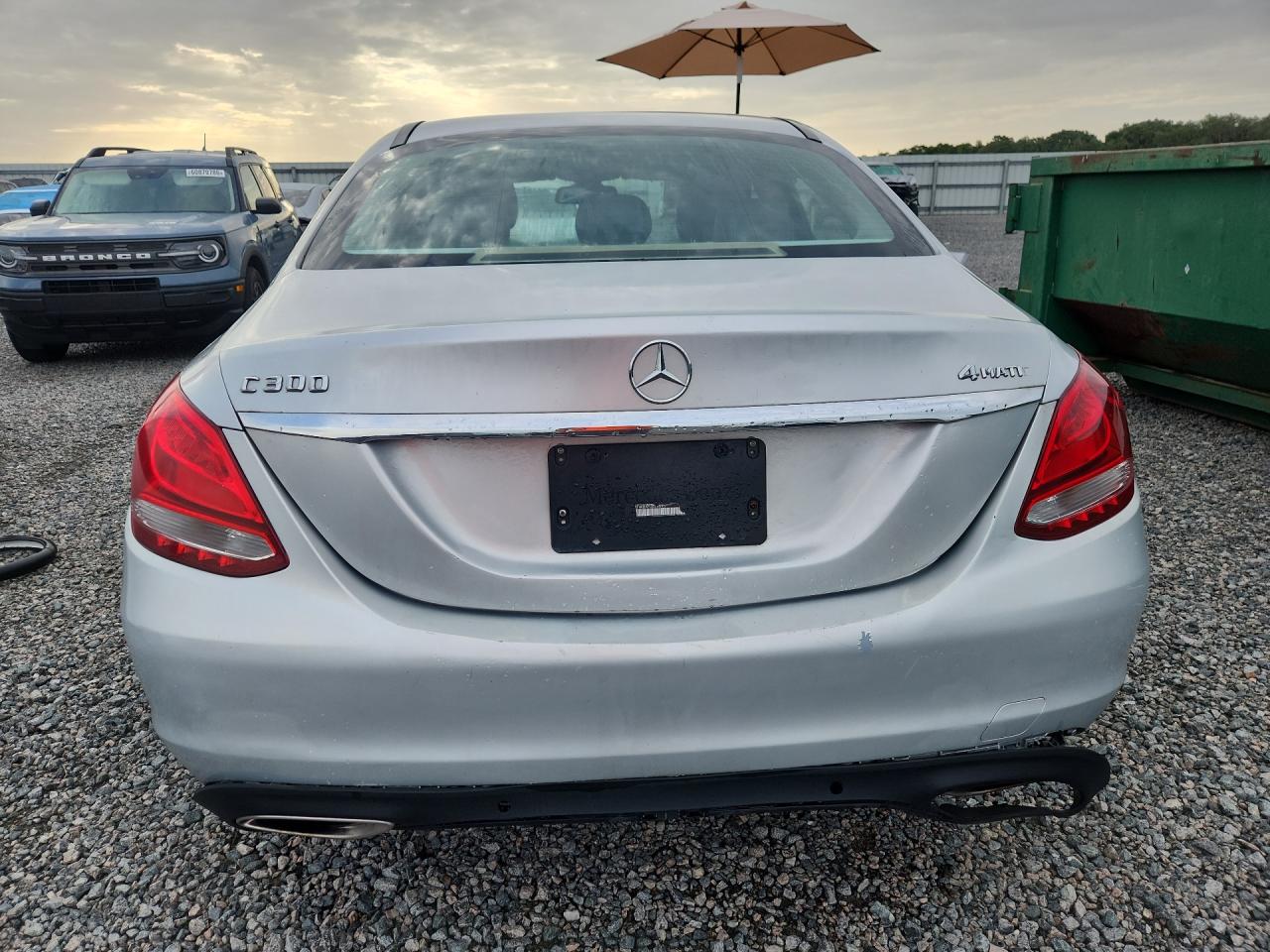 2015 Mercedes-benz C 300 4matic Белый vin: 55SWF4KBXFU028895