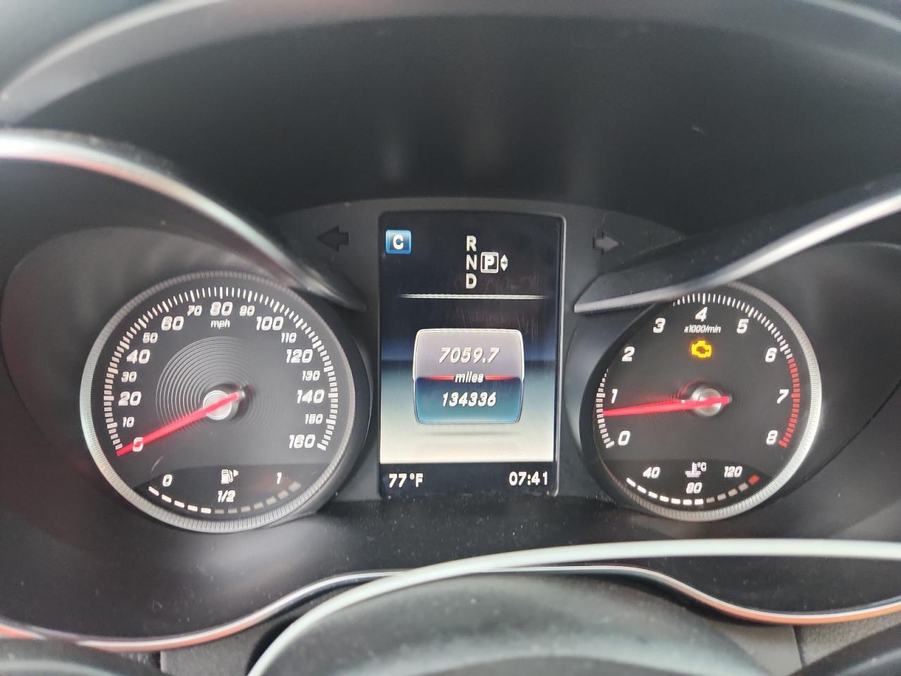 2015 Mercedes-benz C 300 4matic Белый vin: 55SWF4KBXFU028895