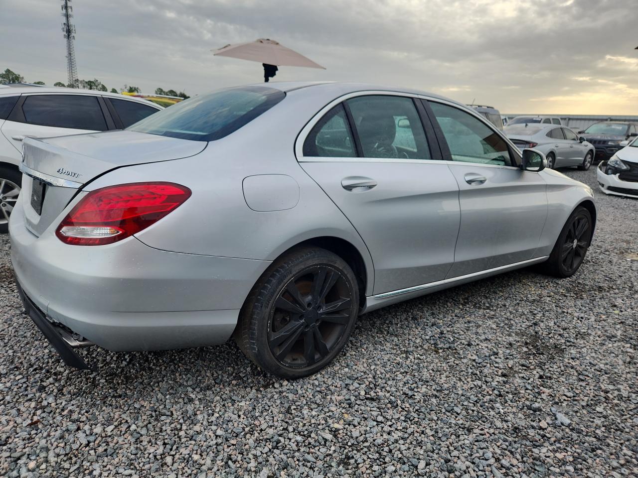 2015 Mercedes-benz C 300 4matic Белый vin: 55SWF4KBXFU028895