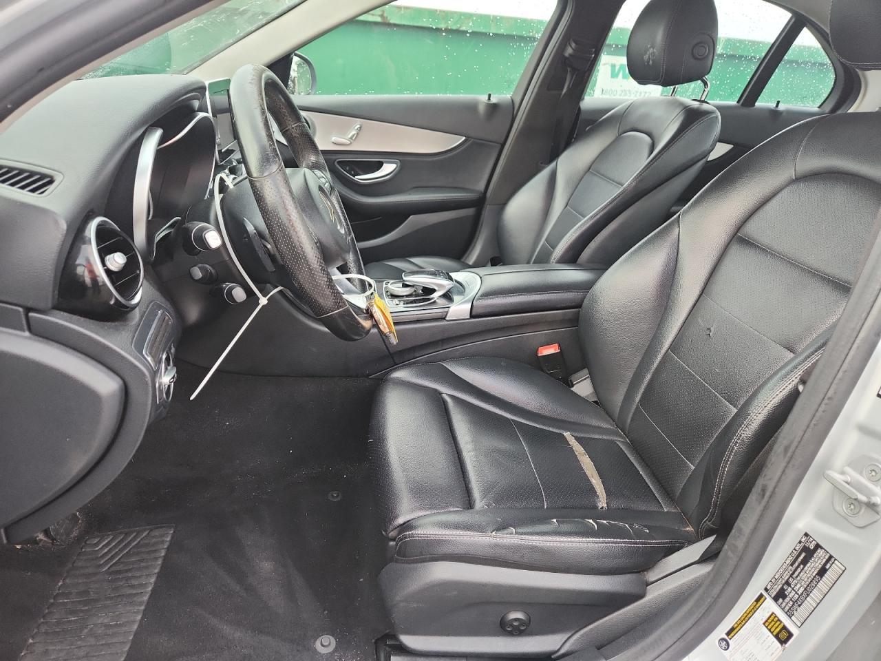 2015 Mercedes-benz C 300 4matic Белый vin: 55SWF4KBXFU028895